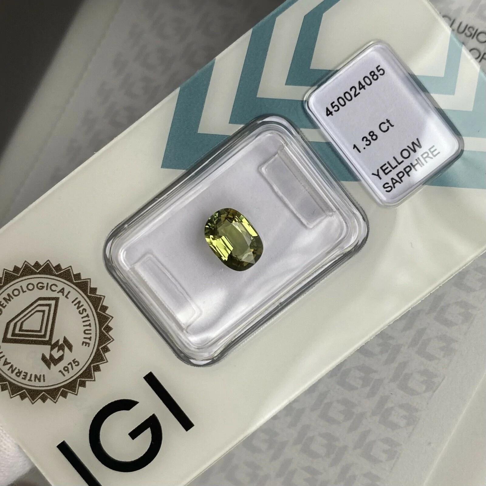 Vivid Green Yellow Sapphire 1.38ct Untreated Rare IGI Certified Oval Cut Blister For Sale 4