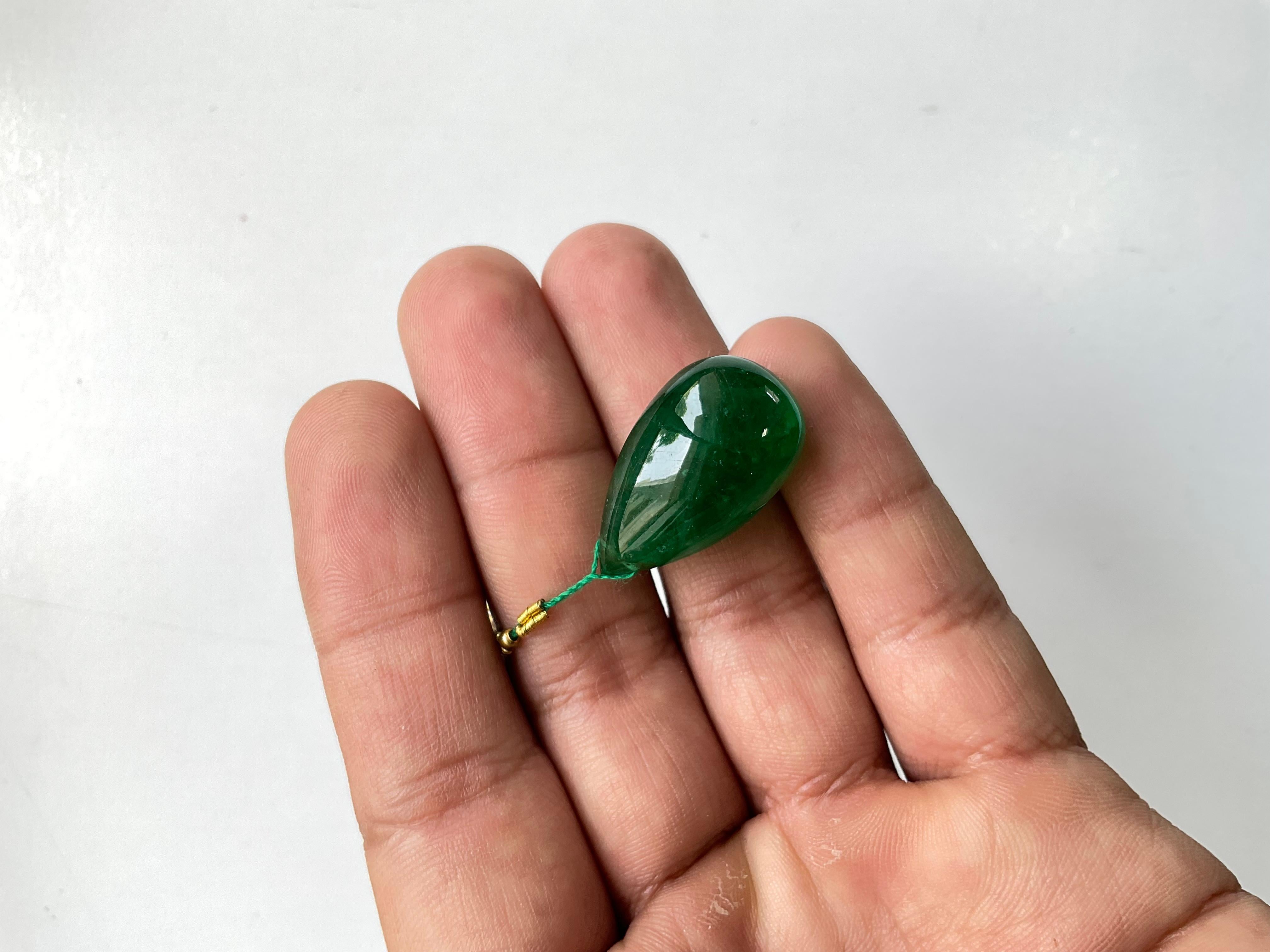 Lebendiges Grün Sambischer Smaragd  Tropfenstein aus natürlichem Edelstein für Schmuck für Damen oder Herren im Angebot