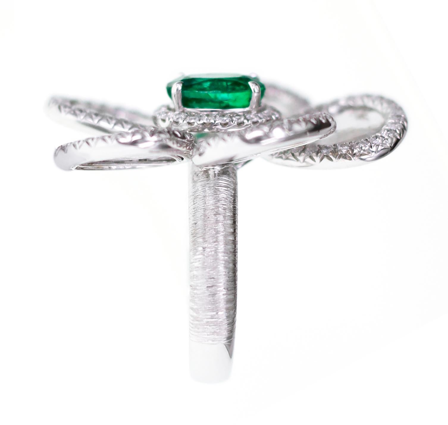 Vivid Green Zambian Emerald with Salt and Pepper Slice Diamond In New Condition In Hung Hom, HK