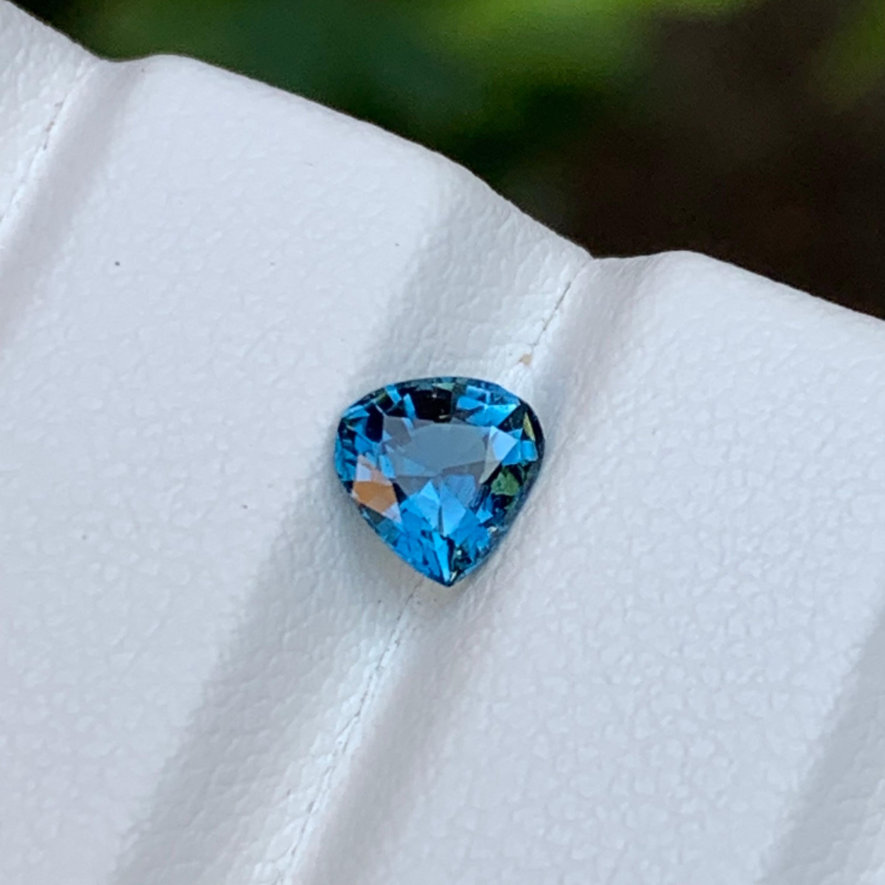 Vivid Inky Blue Natural Tourmaline Ring Gemstone 0.65 Ct Pear Cut for Jewelry For Sale 6