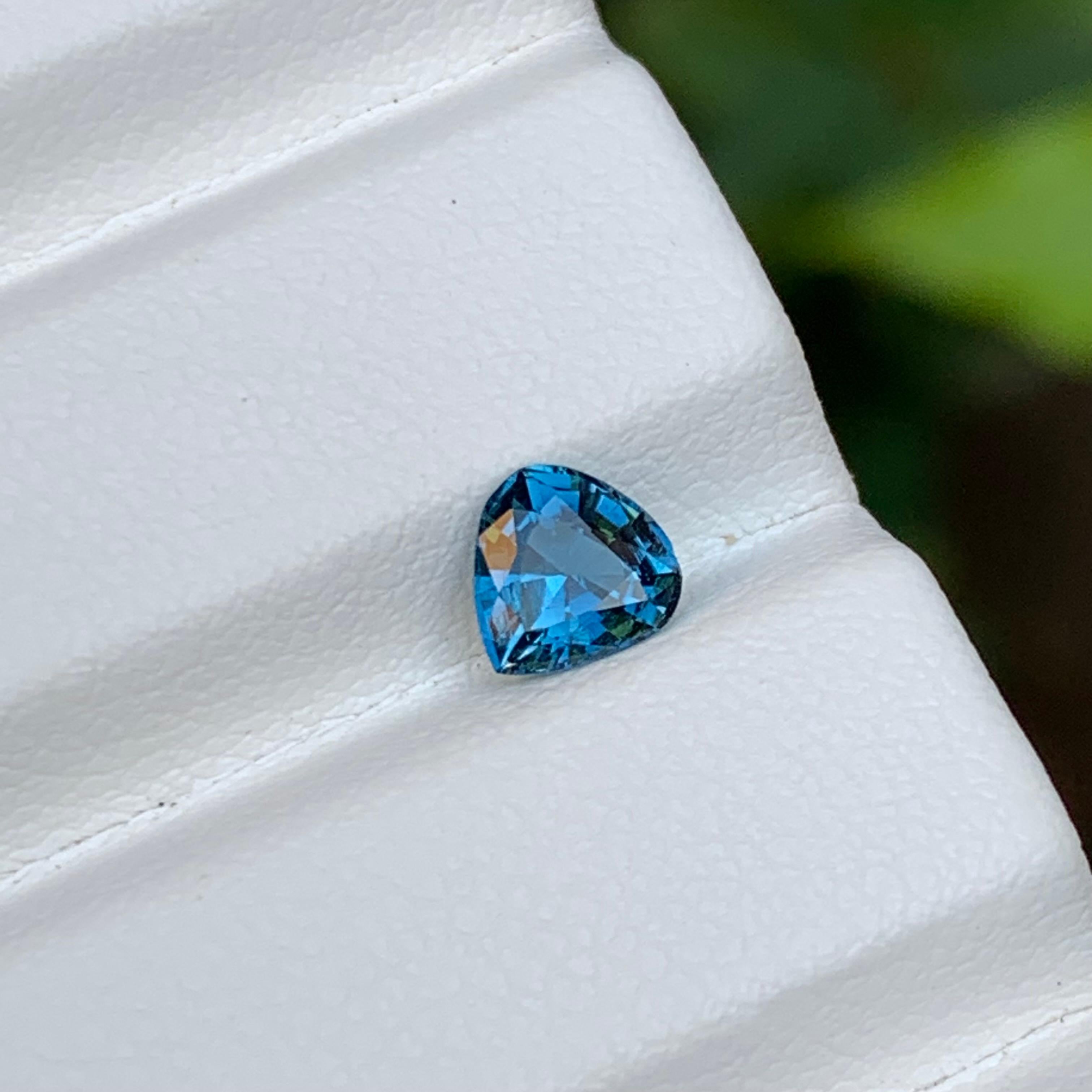 Vivid Inky Blue Natural Tourmaline Ring Gemstone 0.65 Ct Pear Cut for Jewelry For Sale 8
