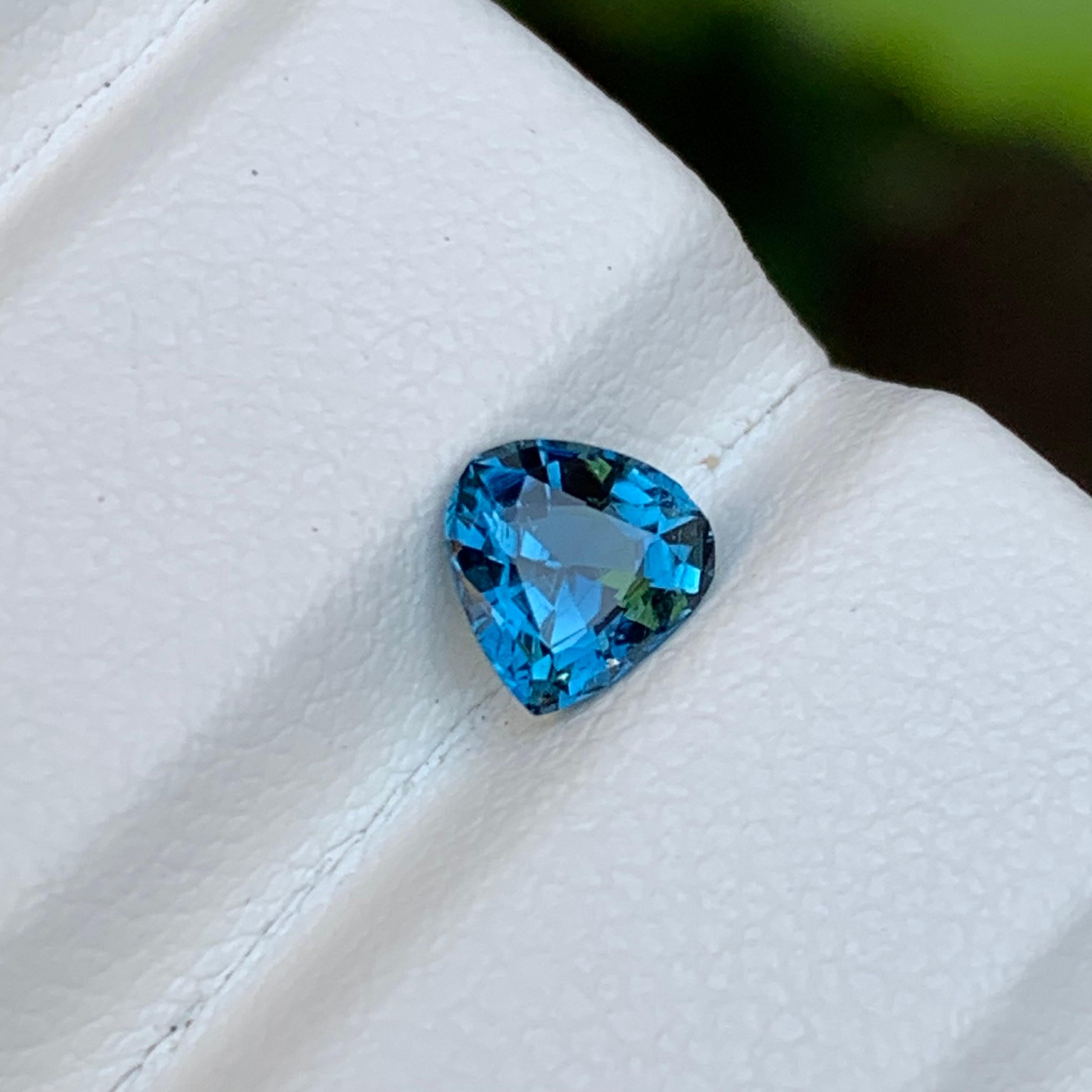 Contemporary Vivid Inky Blue Natural Tourmaline Ring Gemstone 0.65 Ct Pear Cut for Jewelry For Sale