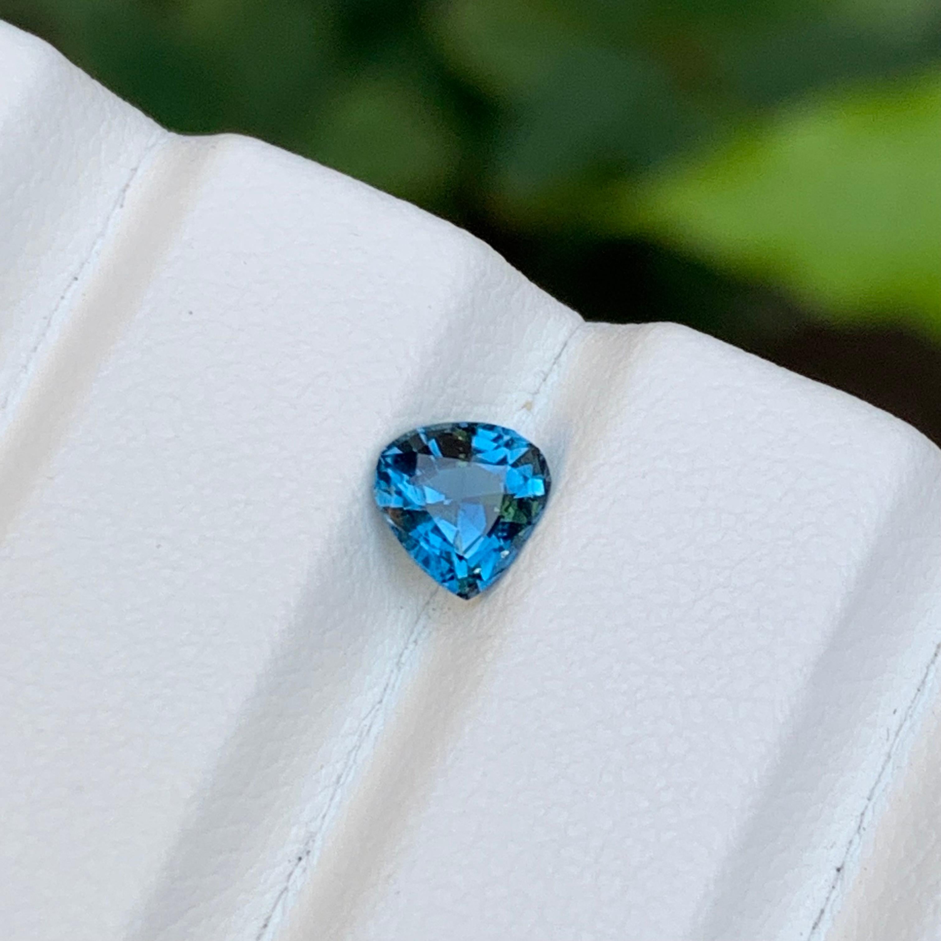 Vivid Inky Blue Natural Tourmaline Ring Gemstone 0.65 Ct Pear Cut for Jewelry For Sale 4