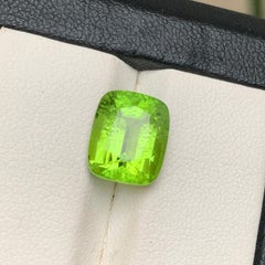 Vivid Lime Green Natural Peridot Cushion Cut 5.61 Carat Loose Gemstone for Ring