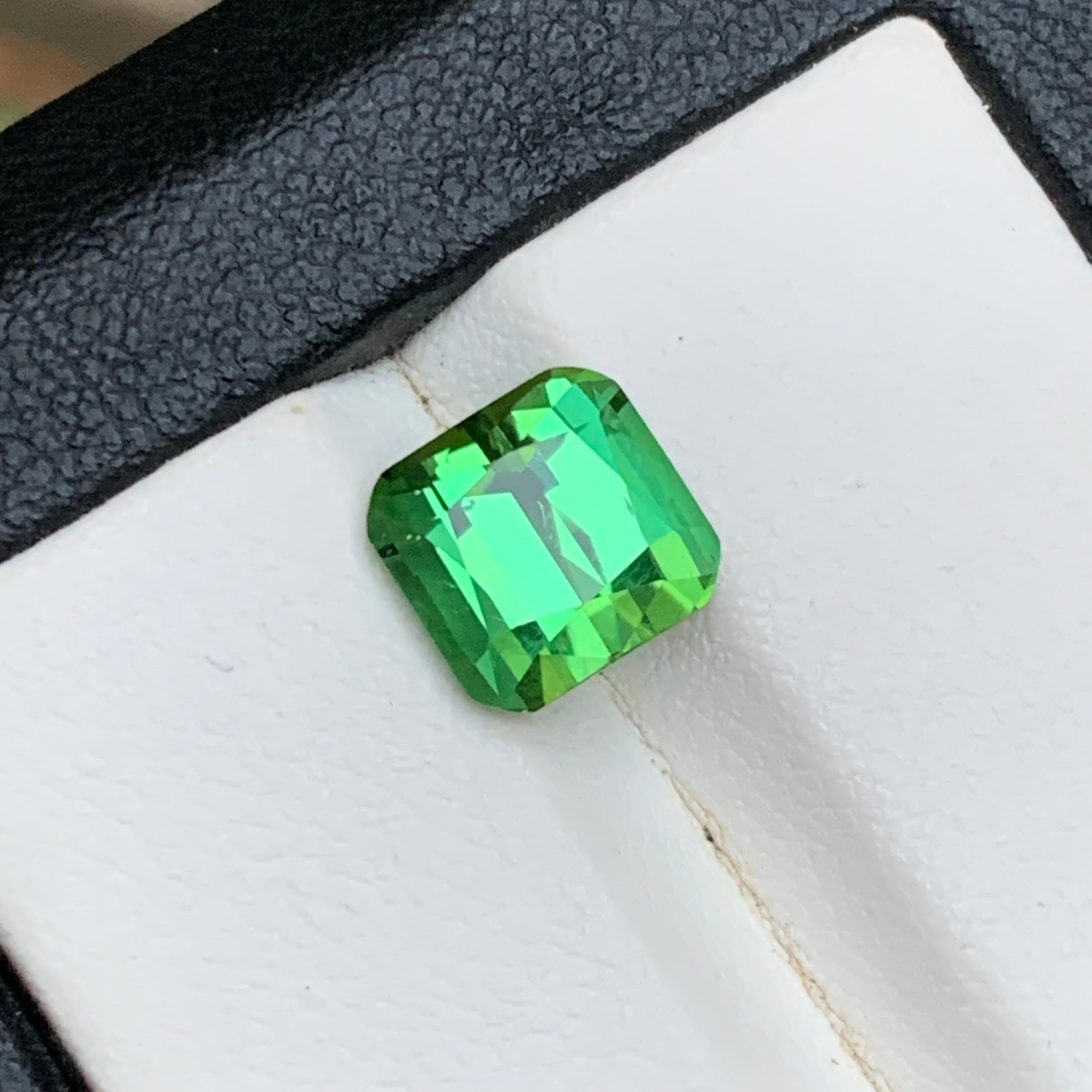 Lebendiger Minzgrüner Turmalin 3,14 Karat Natürlicher loser Edelstein Quadratischer Kissenschliff (Moderne) im Angebot