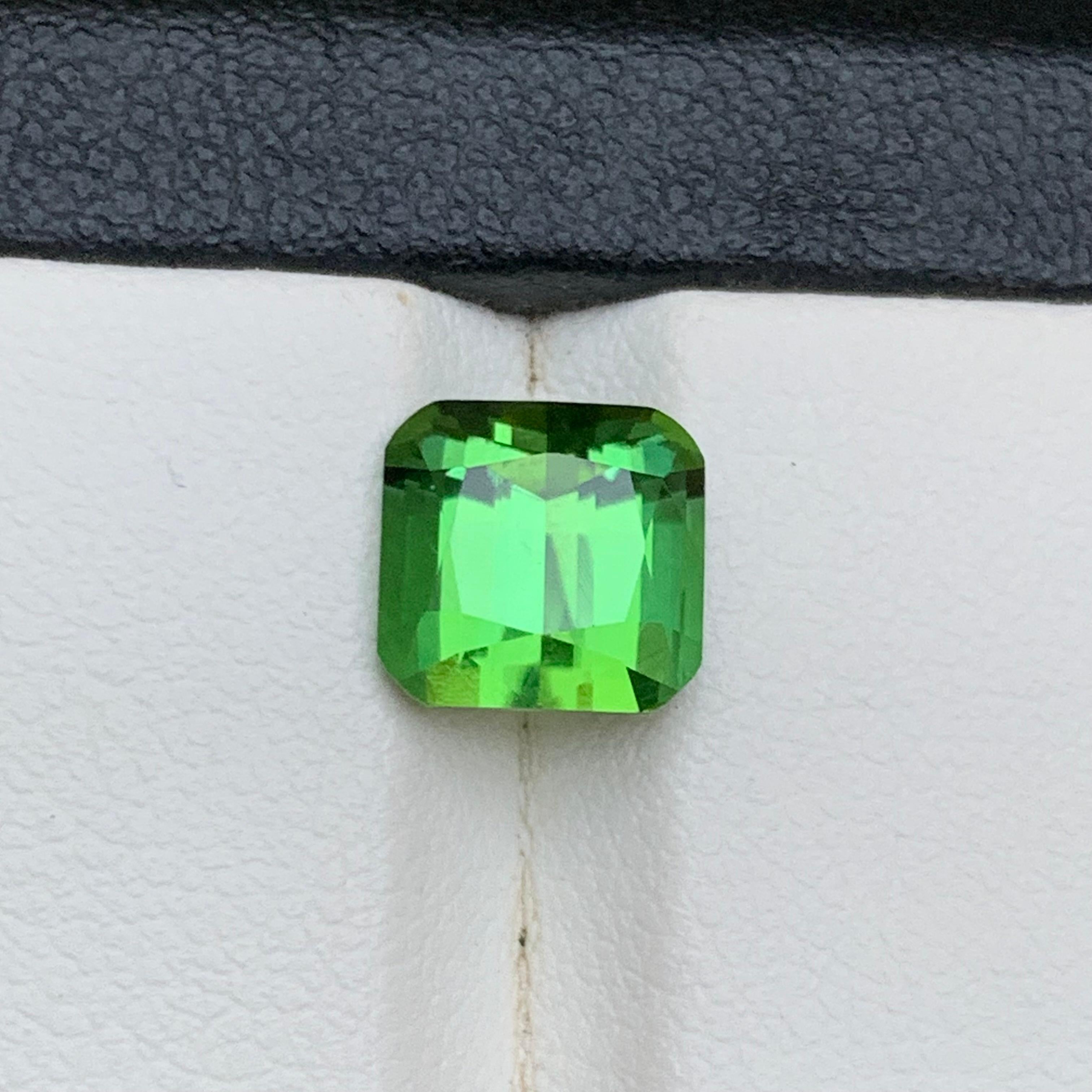 Lebendiger Minzgrüner Turmalin 3,14 Karat Natürlicher loser Edelstein Quadratischer Kissenschliff im Zustand „Neu“ im Angebot in Peshawar, PK