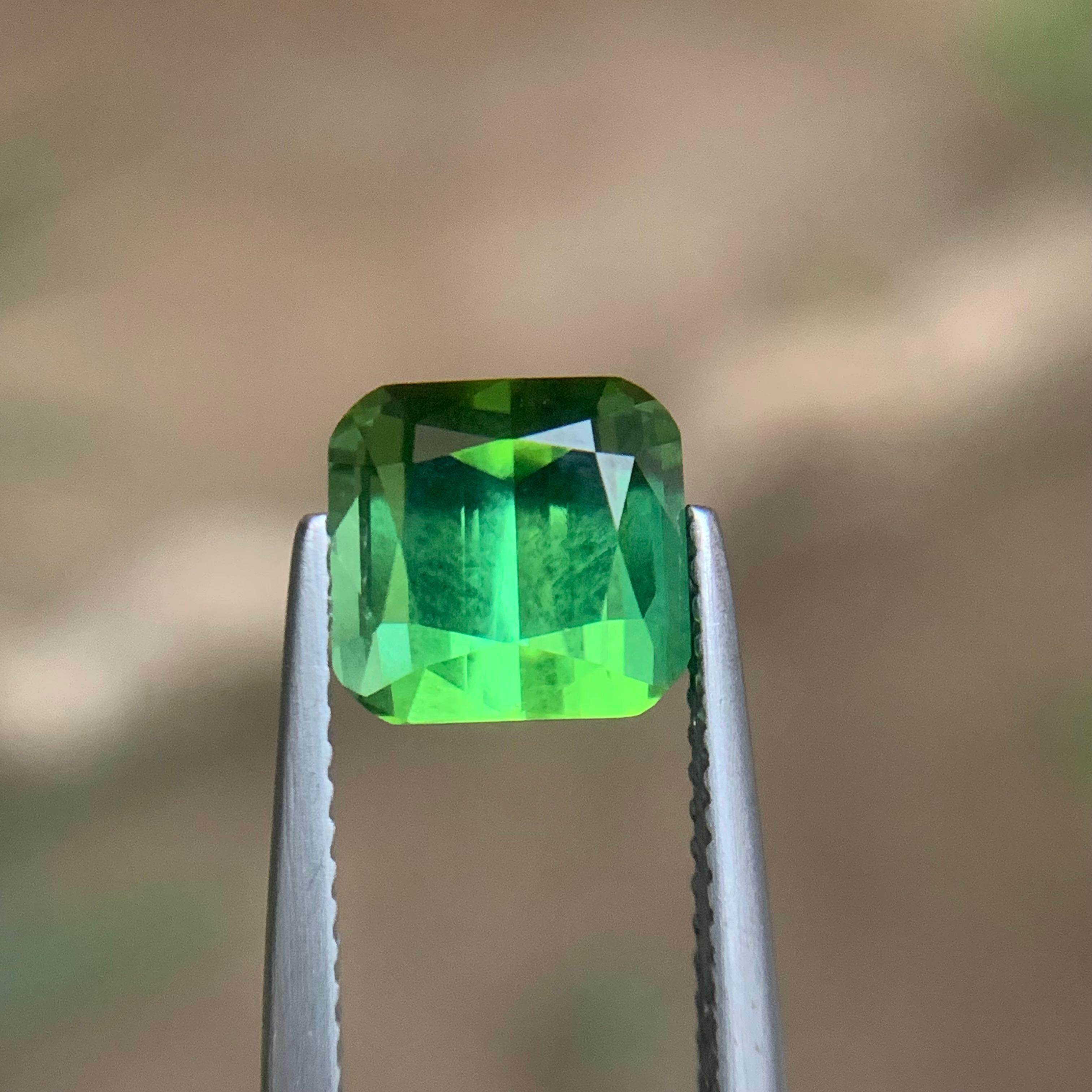 Lebendiger Minzgrüner Turmalin 3,14 Karat Natürlicher loser Edelstein Quadratischer Kissenschliff für Damen oder Herren im Angebot