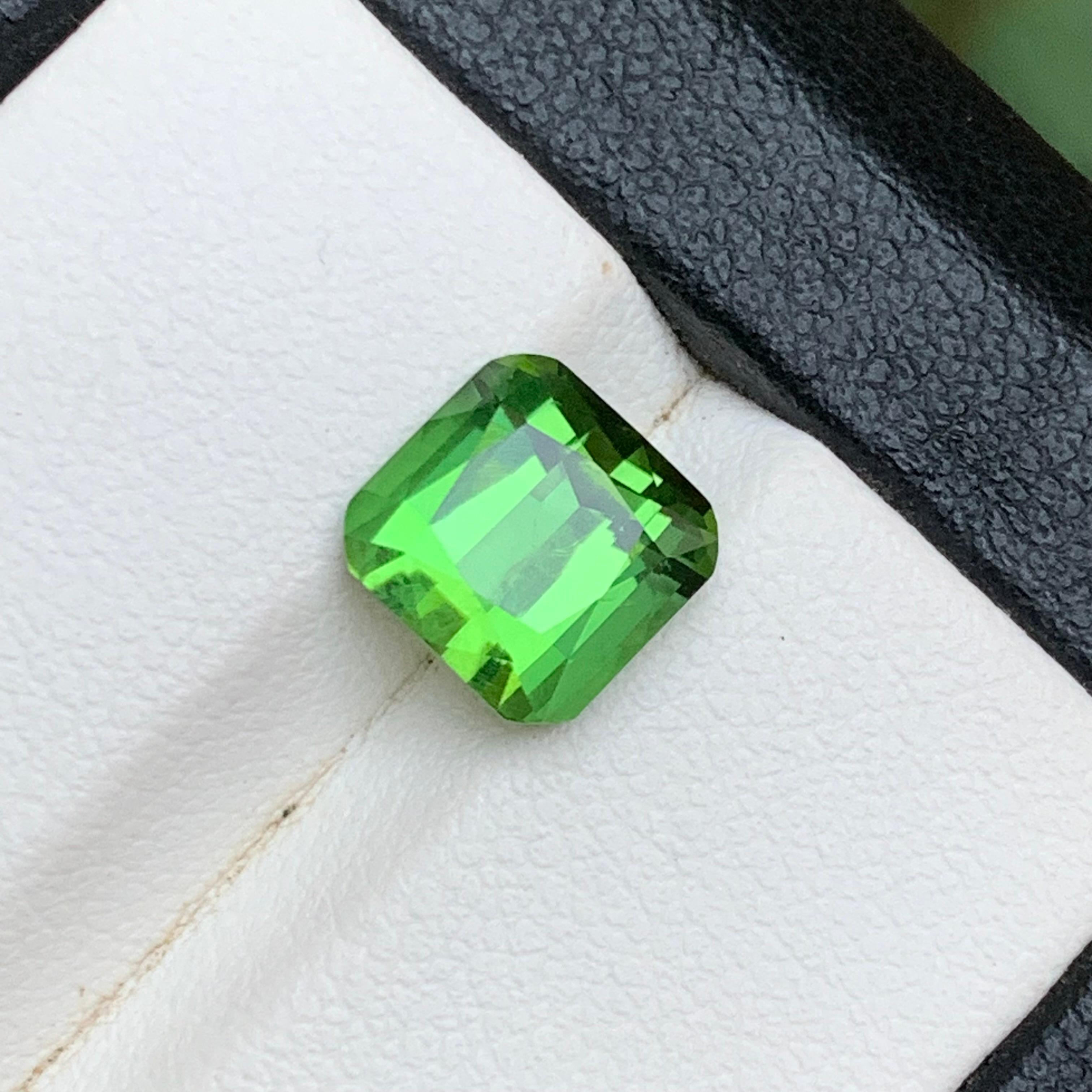 Lebendiger Minzgrüner Turmalin 3,14 Karat Natürlicher loser Edelstein Quadratischer Kissenschliff im Angebot 1