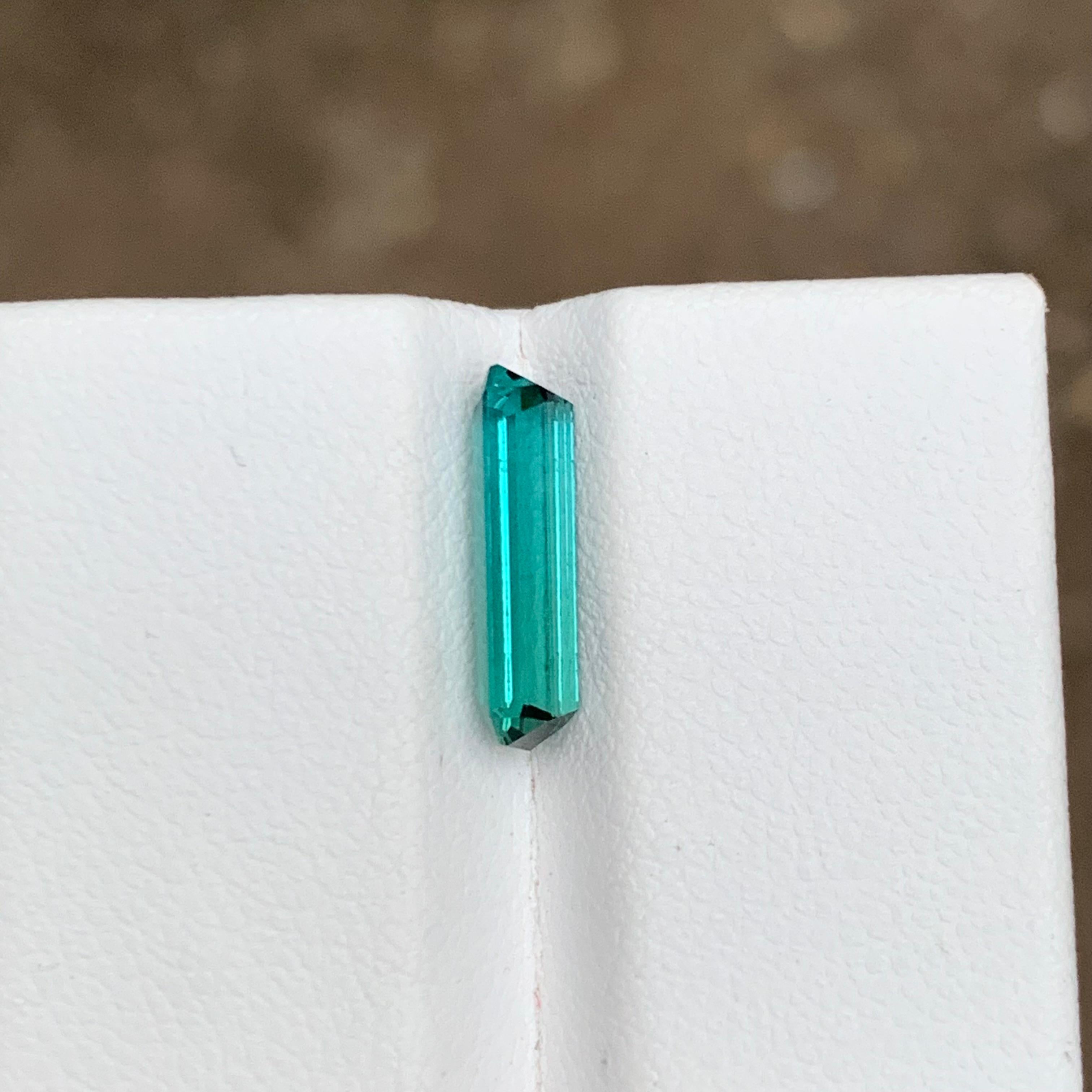 Anello con tormalina verde laguna bluastra vivida sciolta 1,75 carati taglio smeraldo In condizioni Nuovo in vendita a Peshawar, PK