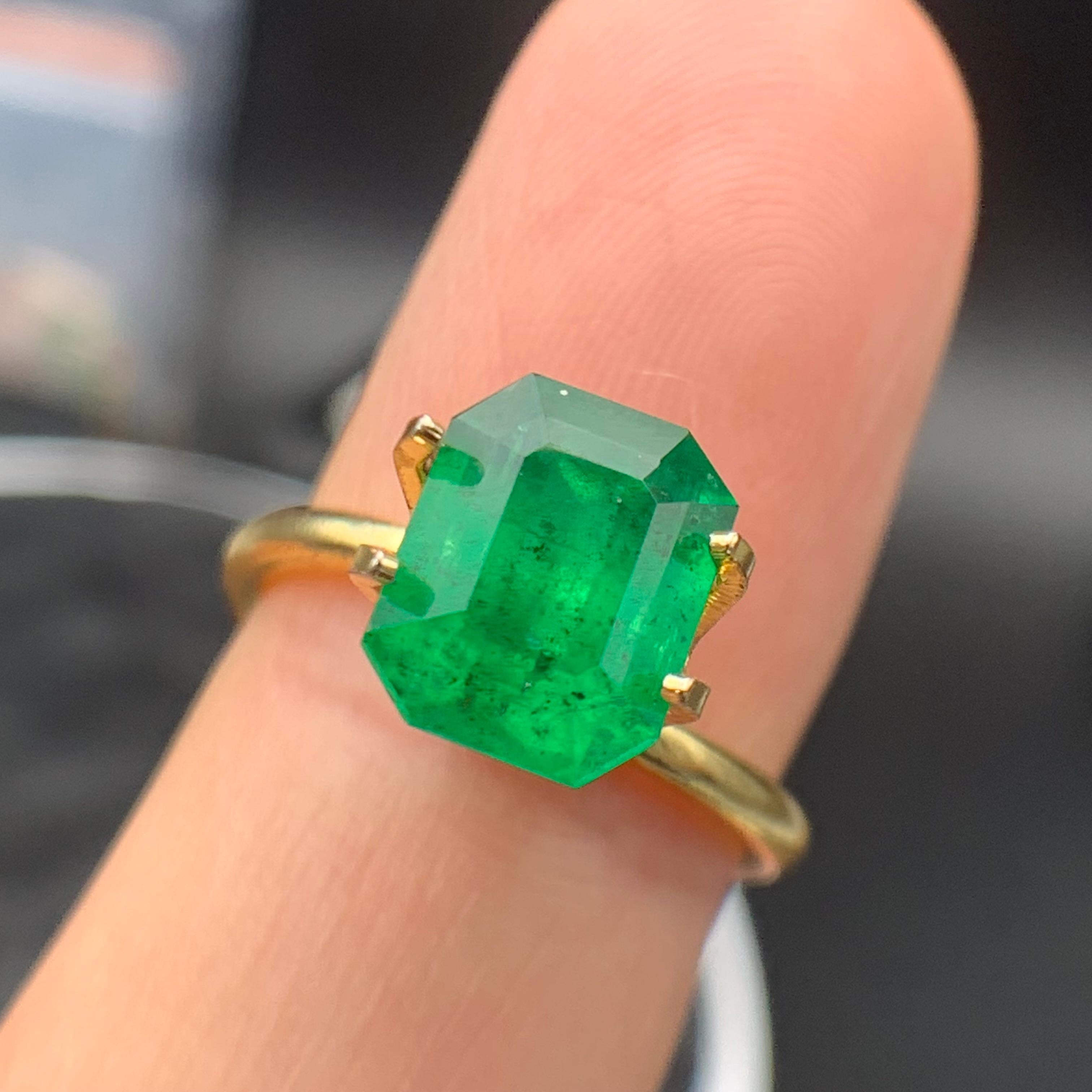Vivid Neon Rich Green Natural Emerald Loose Gemstone 2.15 Ct Octagon Cut-Jewelry For Sale 4