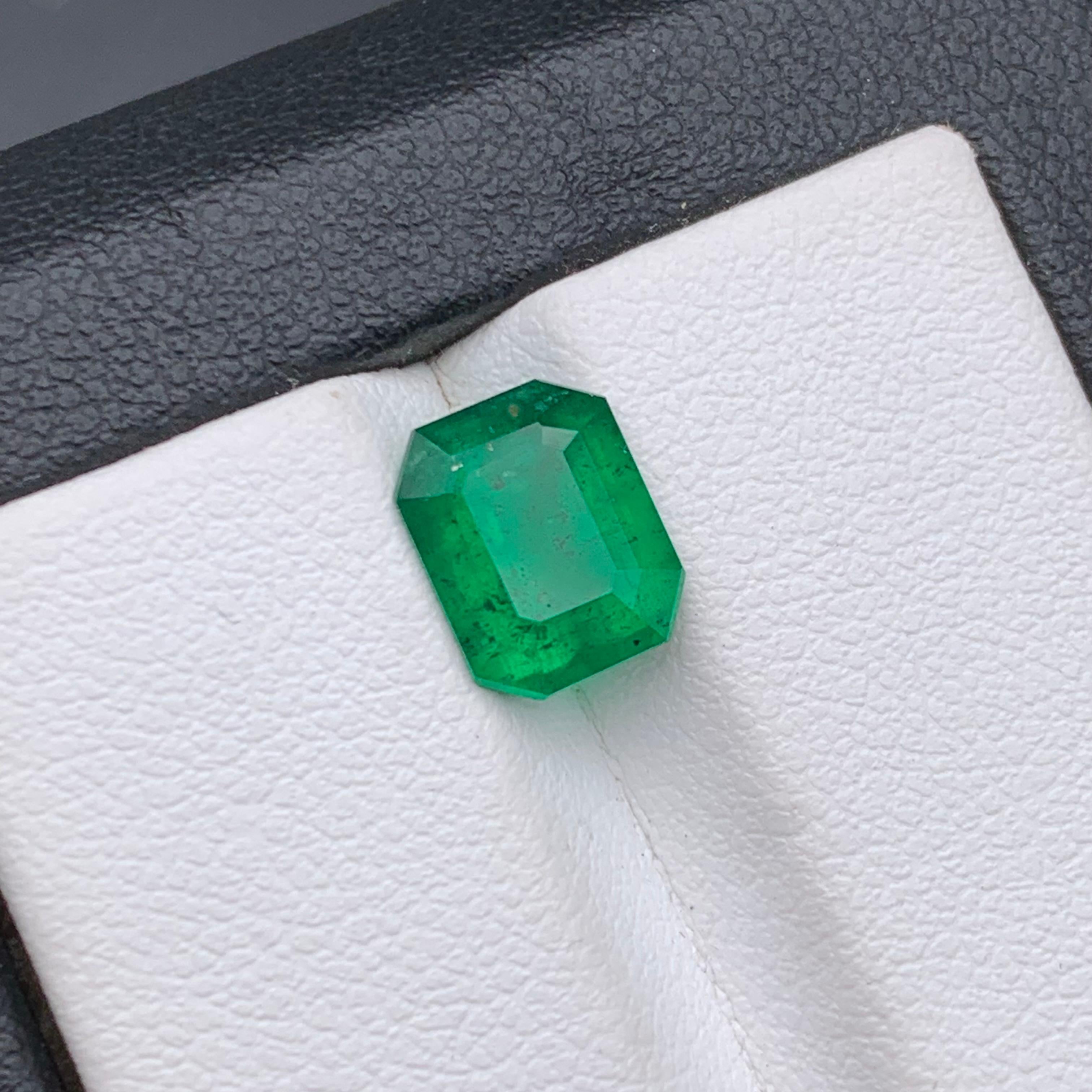 Contemporary Vivid Neon Rich Green Natural Emerald Loose Gemstone 2.15 Ct Octagon Cut-Jewelry For Sale