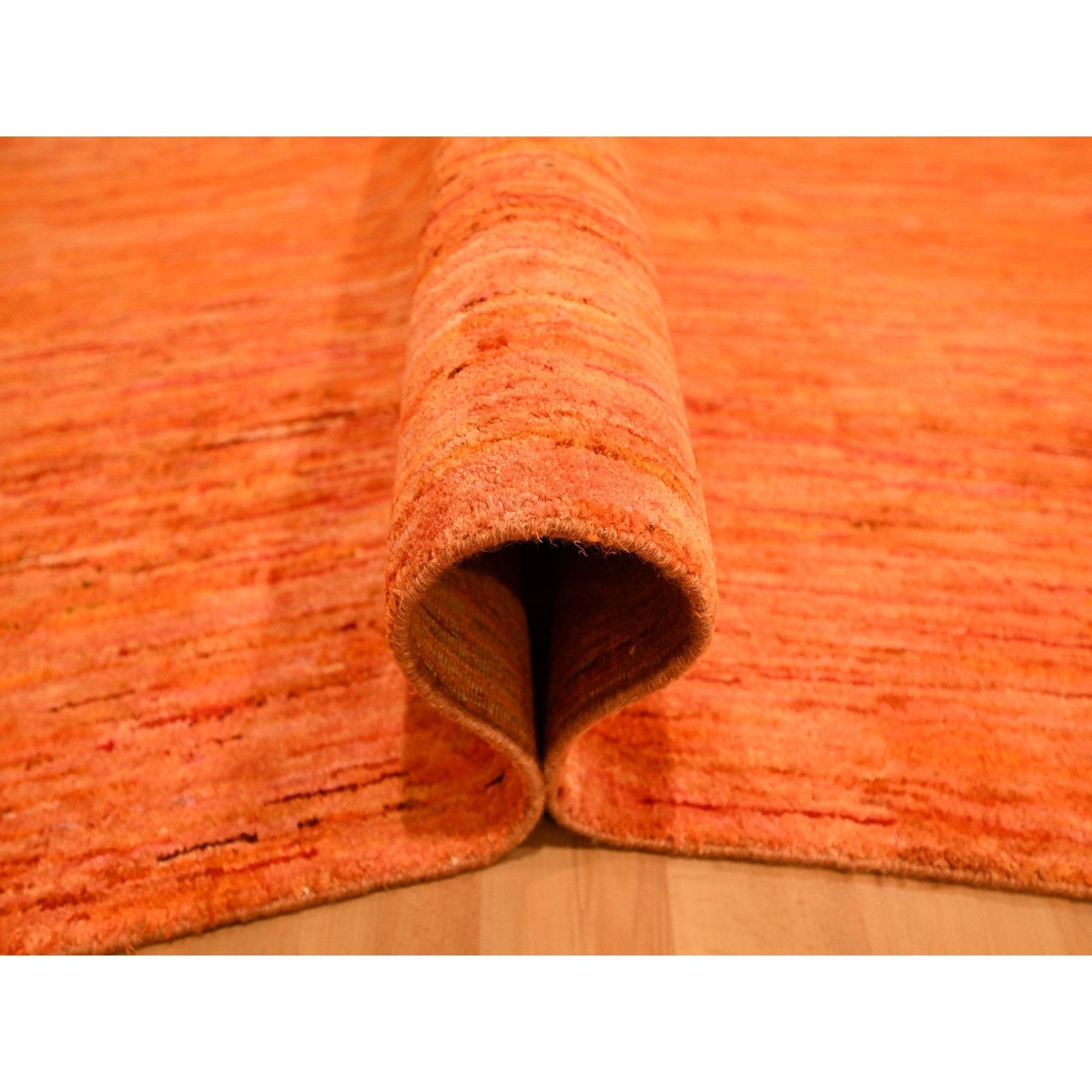 Vivid Orange Soft Pile Hand Knotted Plain Solid Design Sari Seide Orientteppich (Handgeknüpft) im Angebot