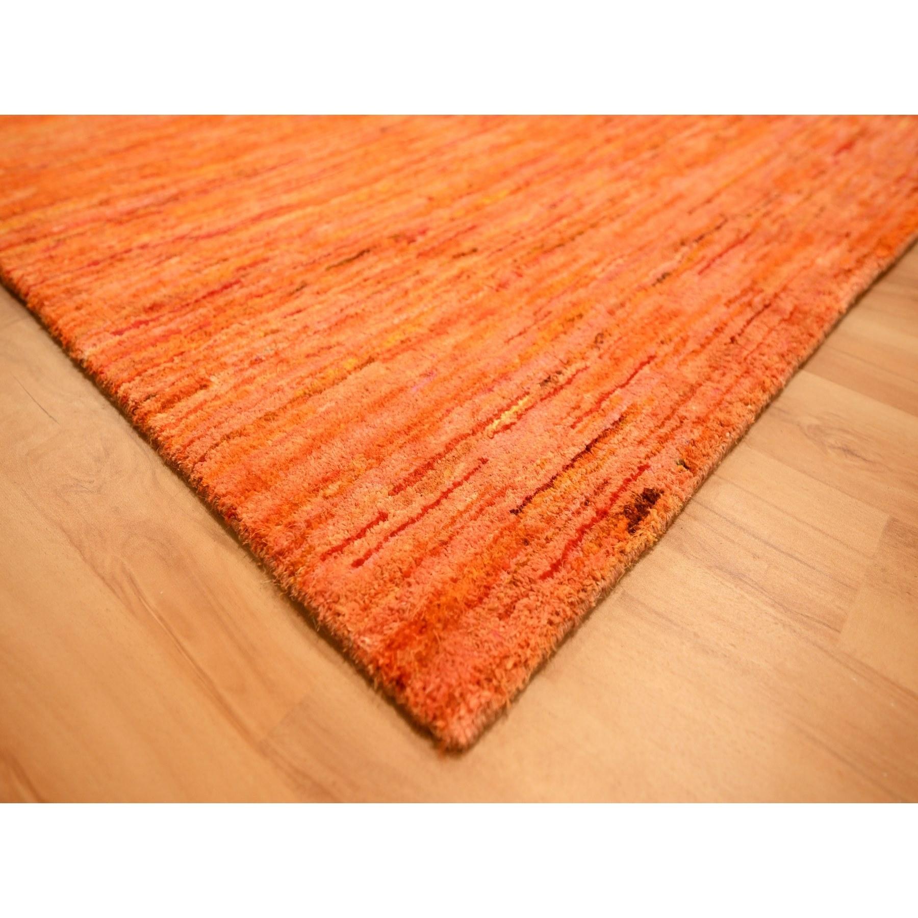 Vivid Orange Soft Pile Hand Knotted Plain Solid Design Sari Seide Orientteppich im Zustand „Neu“ im Angebot in Carlstadt, NJ