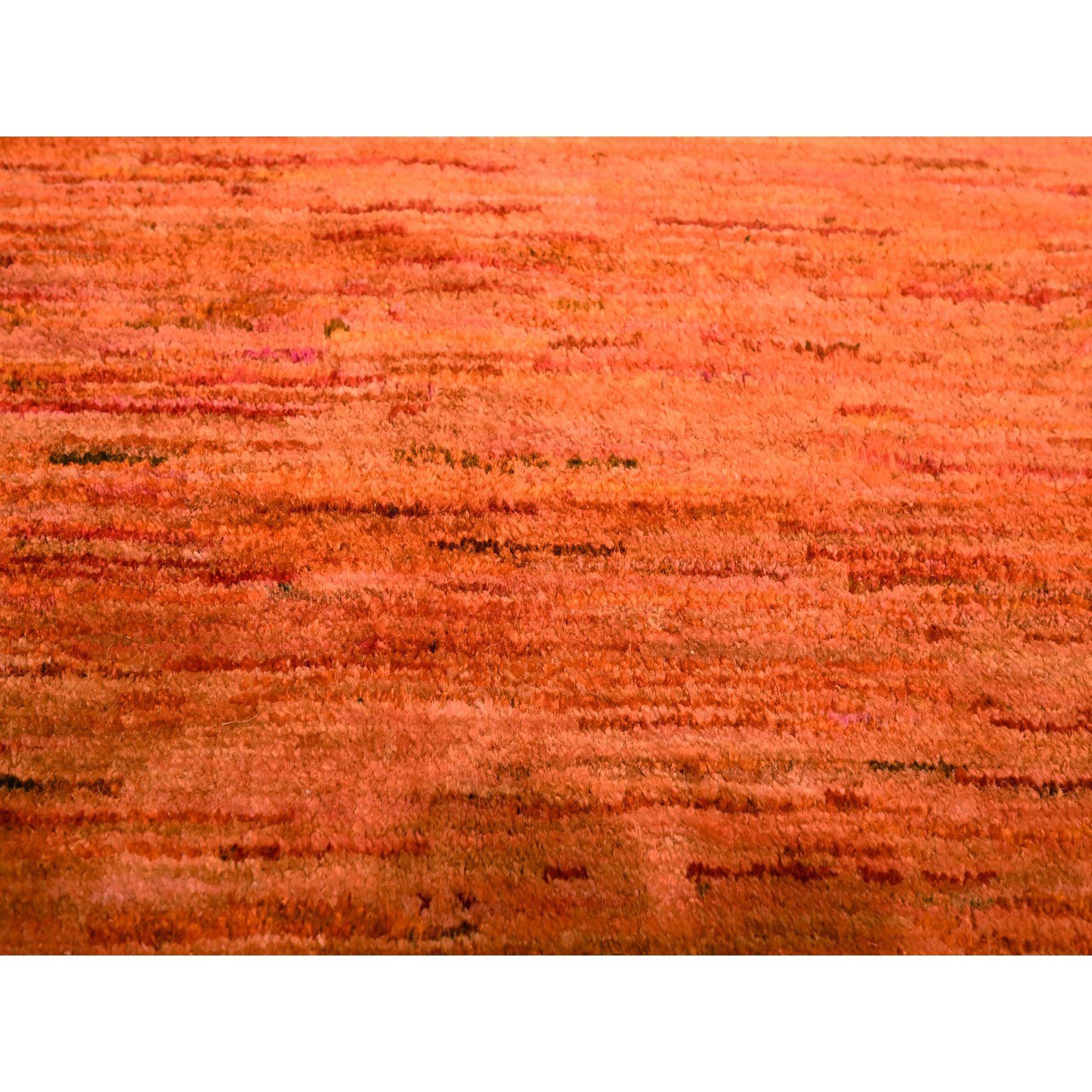 Vivid Orange Soft Pile Hand Knotted Plain Solid Design Sari Seide Orientteppich im Angebot 1