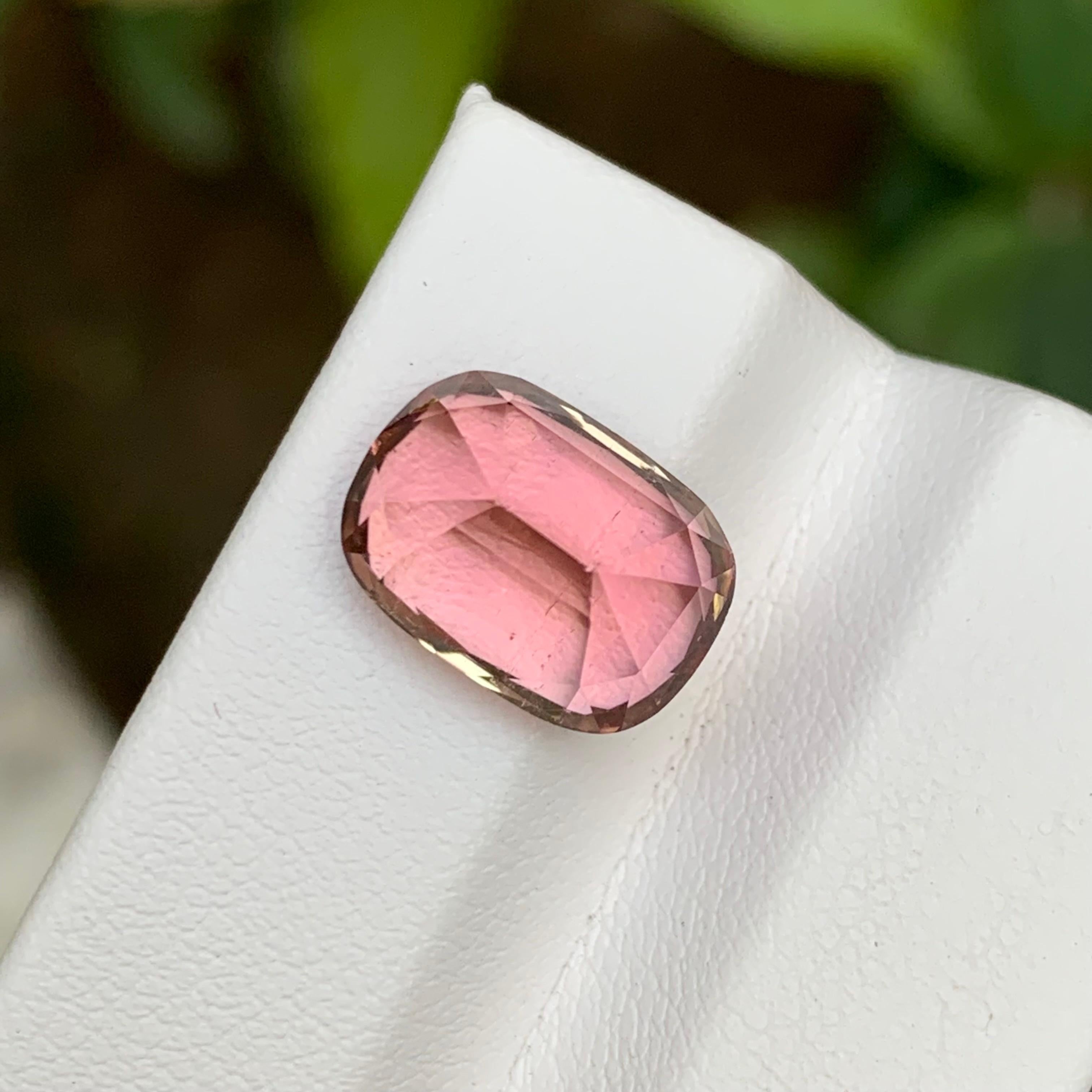 Taglio cuscino Anello con tormalina naturale rosa pesca, ciondolo, pietra preziosa da 6,80 carati con taglio a cuscino in vendita