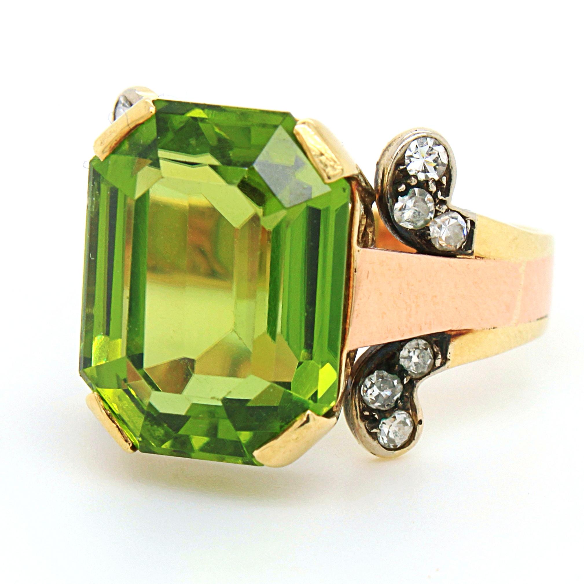 Vivid Peridot and Diamond Ring in Yellow and Red Gold, ca. 1950s 3