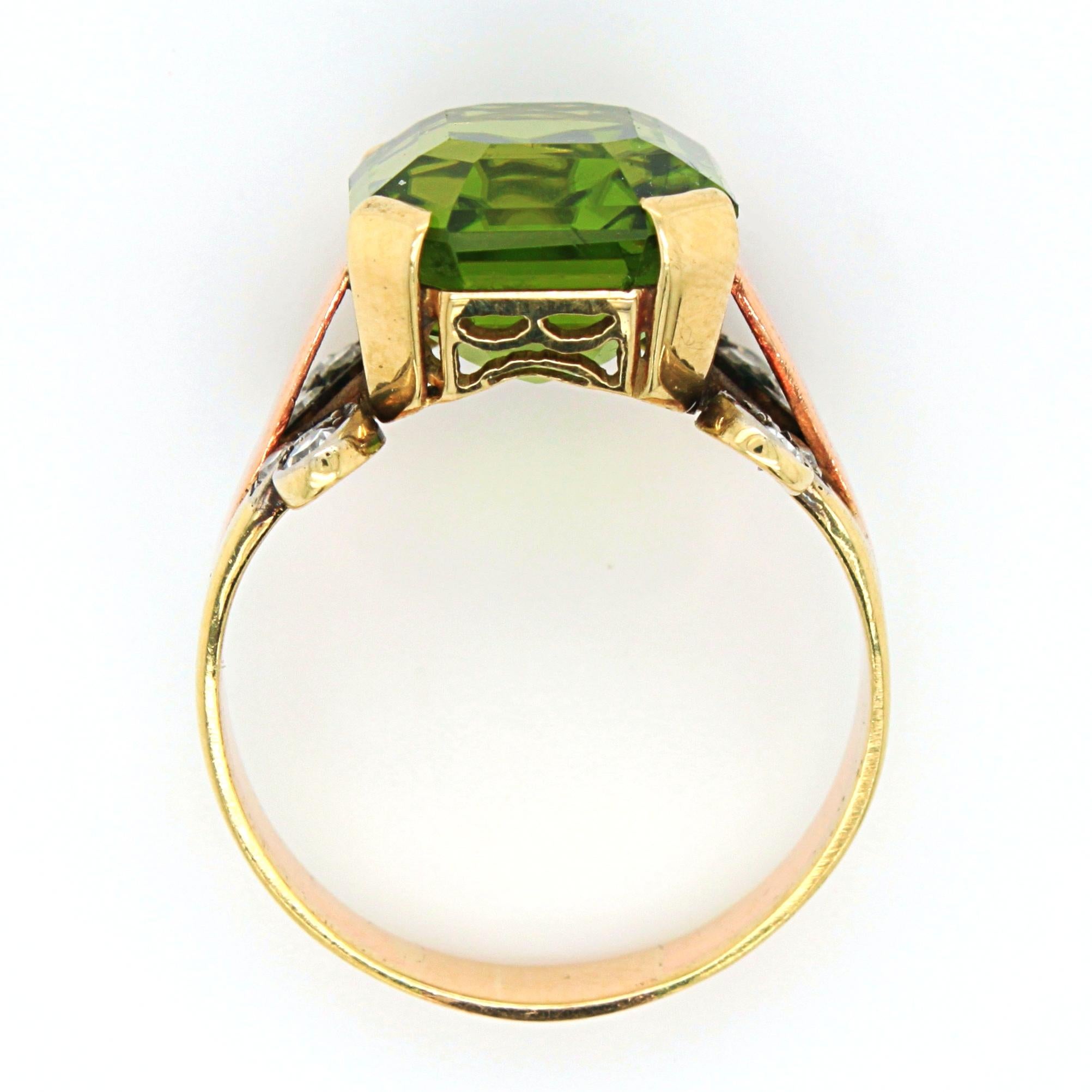 Vivid Peridot and Diamond Ring in Yellow and Red Gold, ca. 1950s 4