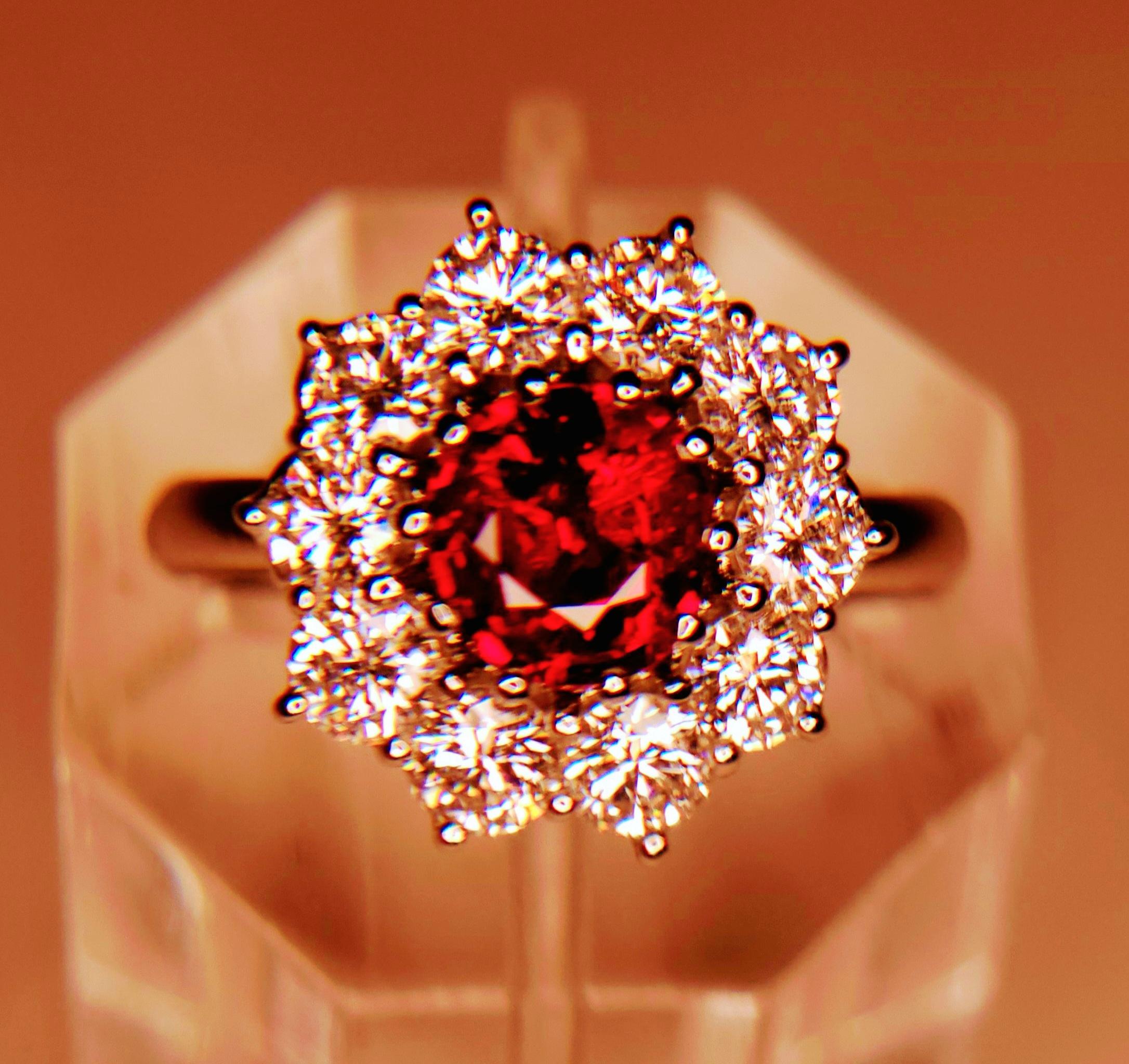 Vivid Pigeon Blood Red Perfectly Clean 1,21 ct Non riscaldato  Anello di rubino birmano Mogok in vendita 5