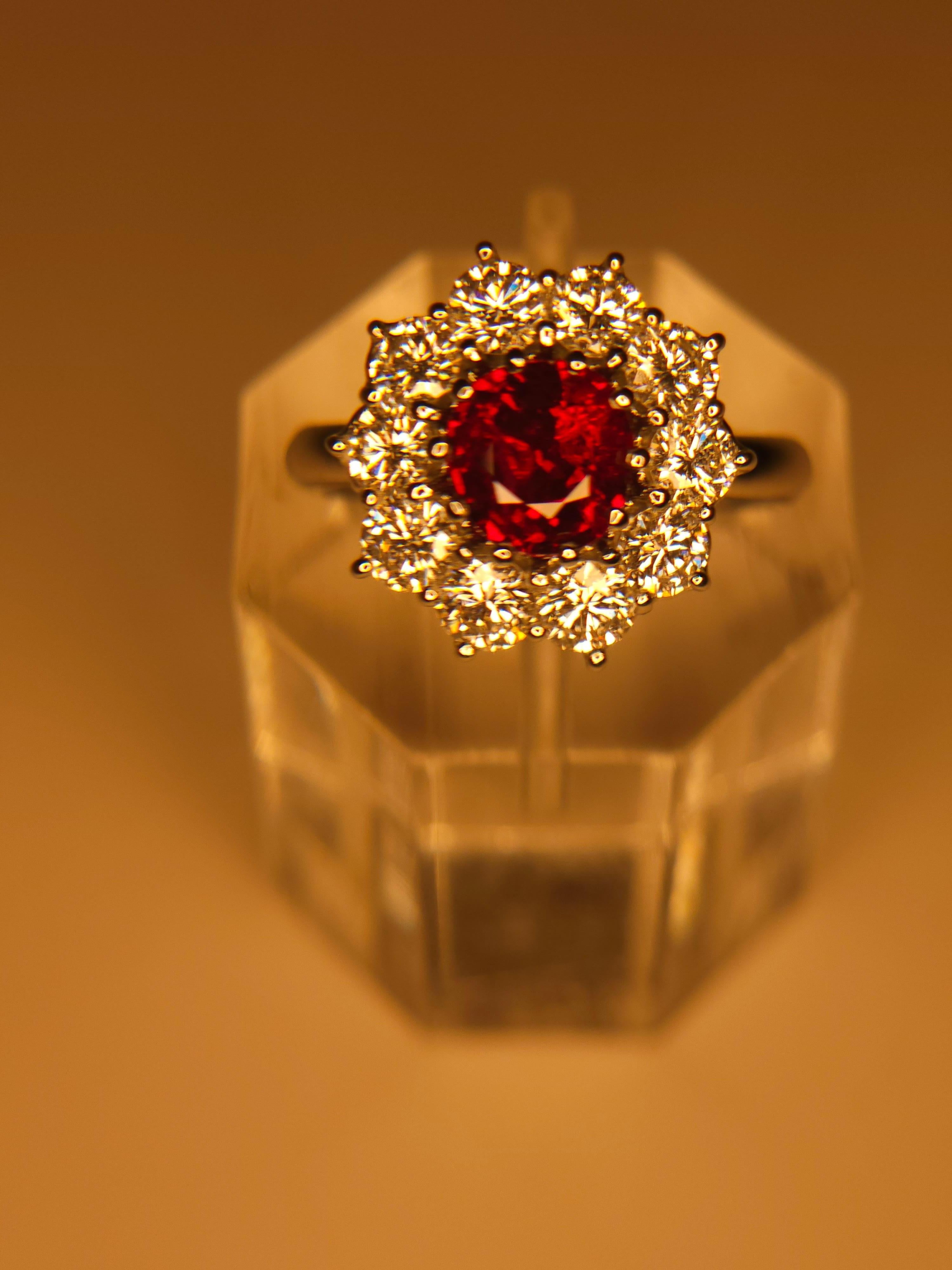 Vivid Pigeon Blood Red Perfectly Clean 1,21 ct Non riscaldato  Anello di rubino birmano Mogok in vendita 6