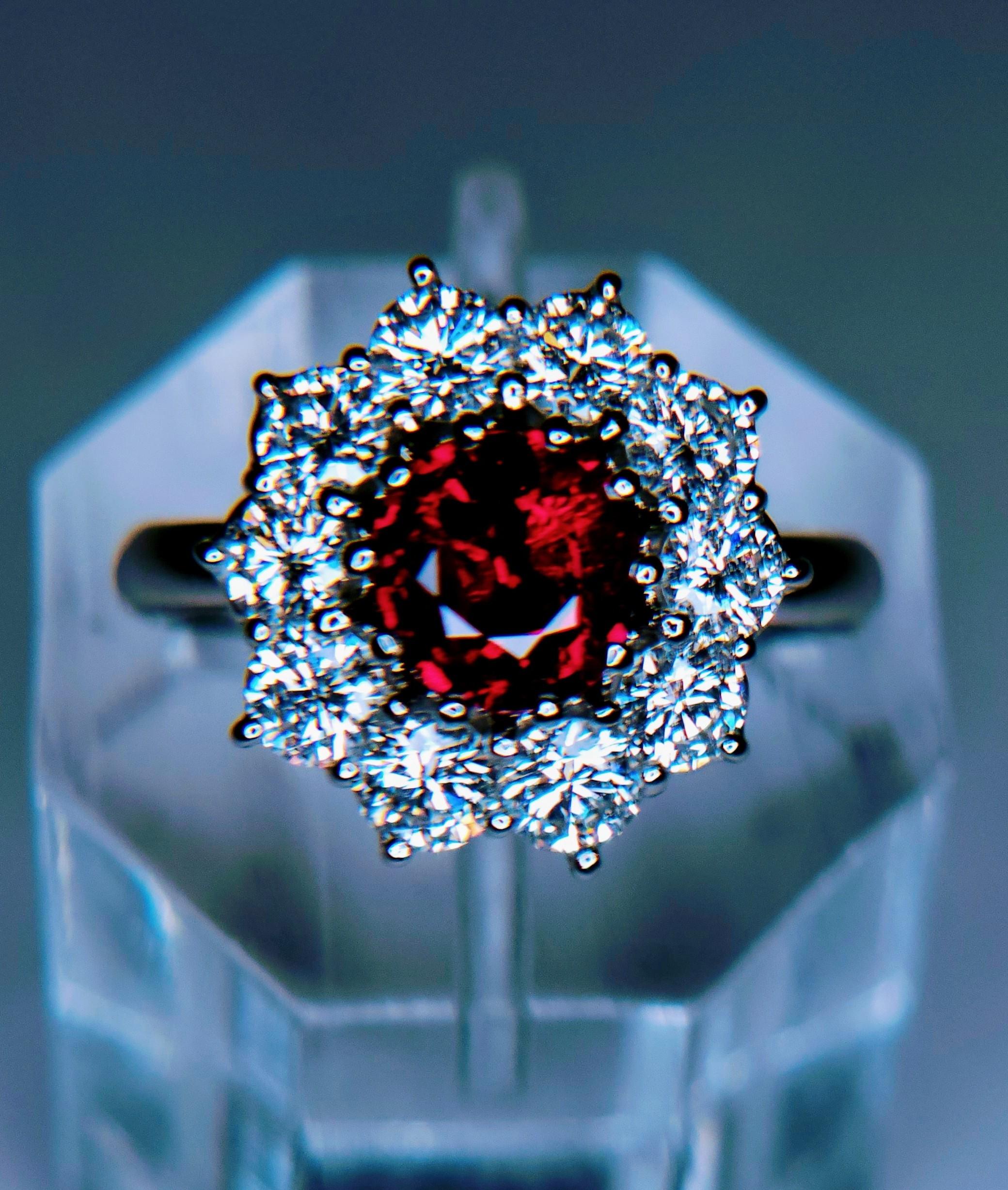Vivid Pigeon Blood Red Perfectly Clean 1,21 ct Non riscaldato  Anello di rubino birmano Mogok in vendita 8