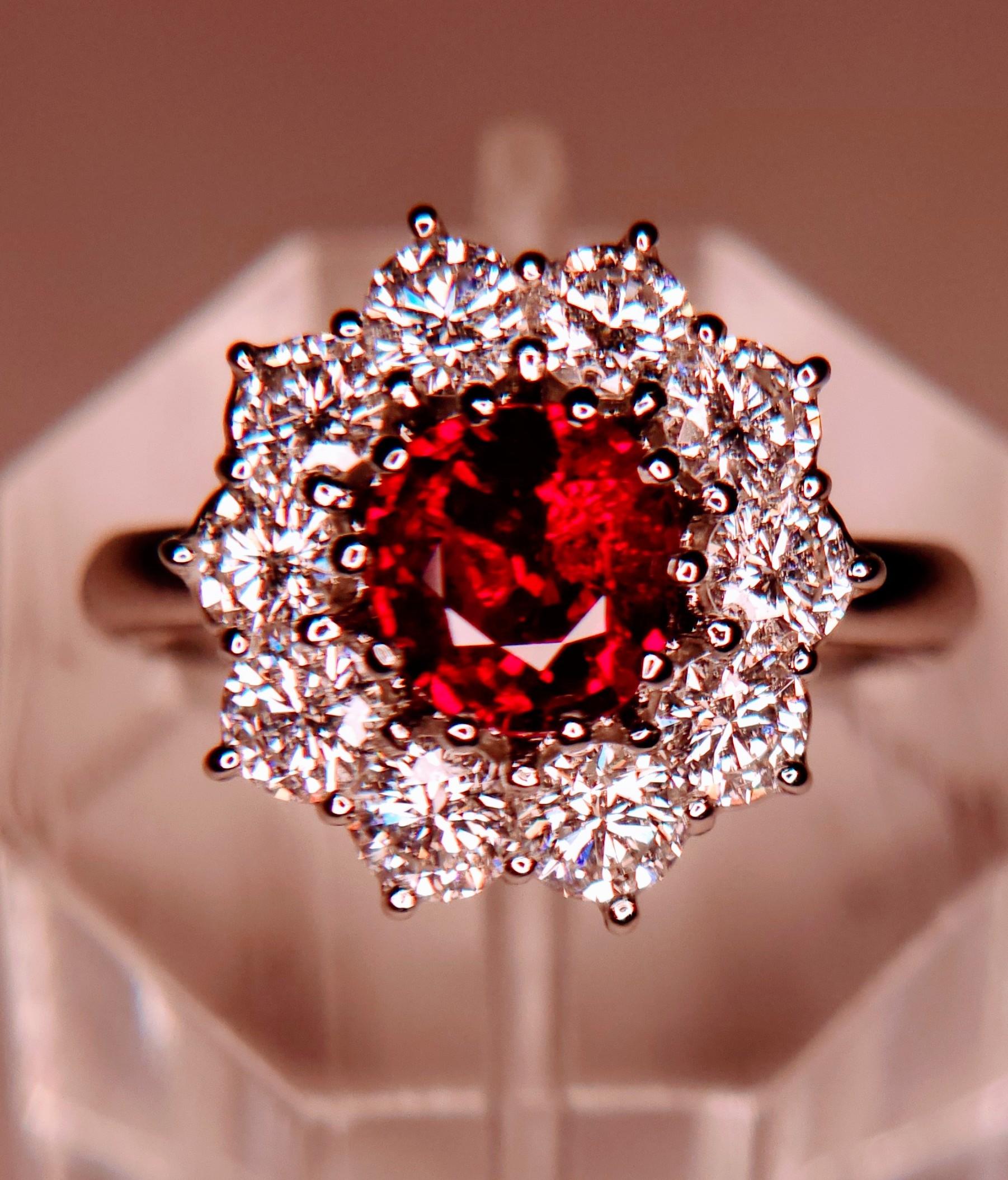 Vivid Pigeon Blood Red Perfectly Clean 1,21 ct Non riscaldato  Anello di rubino birmano Mogok in vendita 10