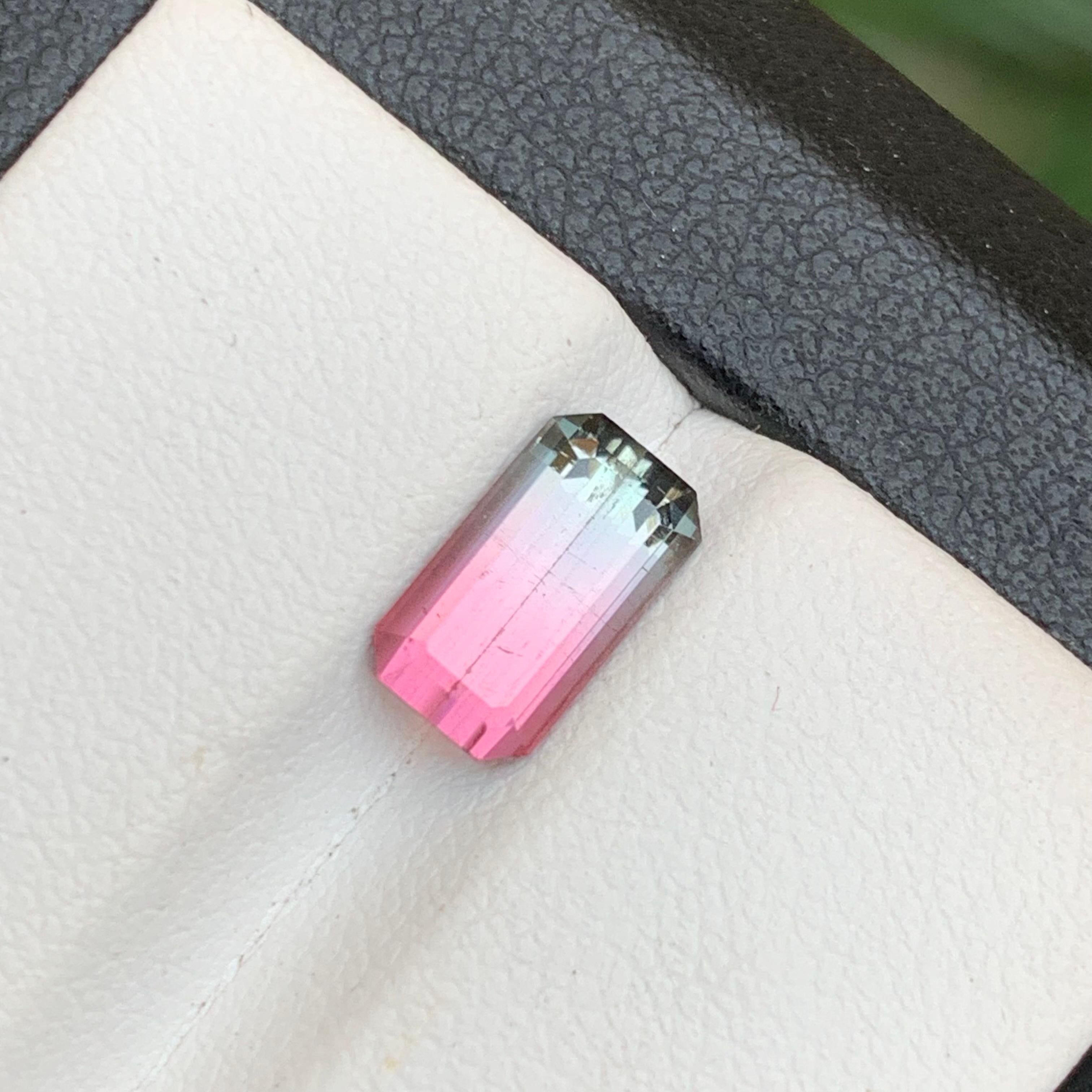 Vivid Pink Bicolor Natürlicher Turmalin Loser Edelstein für Ring, oder jede andere Schmuckfassung aus Kunar, Afghanistan!!

💎 EDELSTEINART: Turmalin 
⚖️ GEWICHT: 1,80 Karat
FORM & SCHNITT: Smaragd-Schliff
📏 GRÖSSE (MM): 9.16 x 5.17 x 3.95
🌈