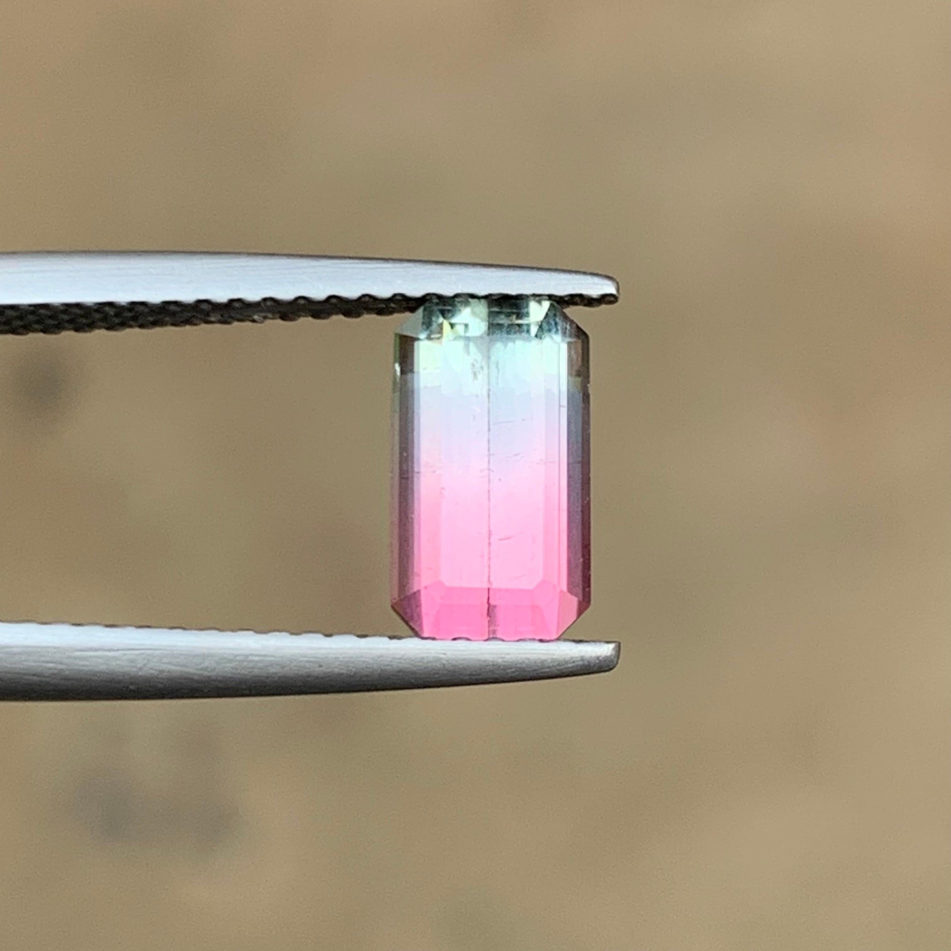 Vivid Pink Bicolor Natürlicher Turmalin Ring Lose Edelstein 1.80 Ct Smaragd Schliff im Zustand „Neu“ im Angebot in Peshawar, PK