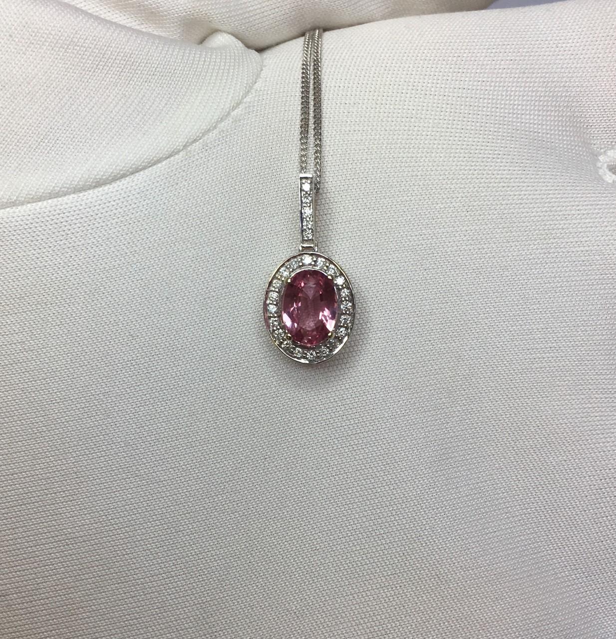 Women's or Men's Vivid Pink Ceylon Sapphire and Diamond 18 Karat Gold Cluster Pendant 0.80 Carat