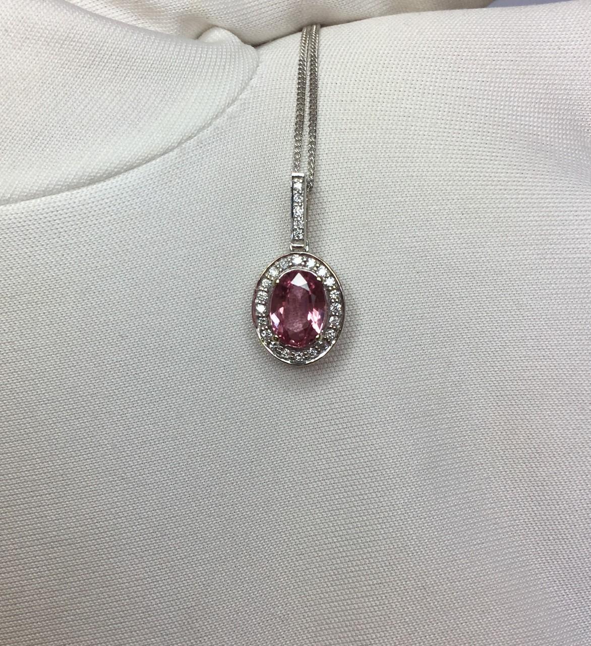 Vivid Pink Ceylon Sapphire and Diamond 18 Karat Gold Cluster Pendant 0.80 Carat 1