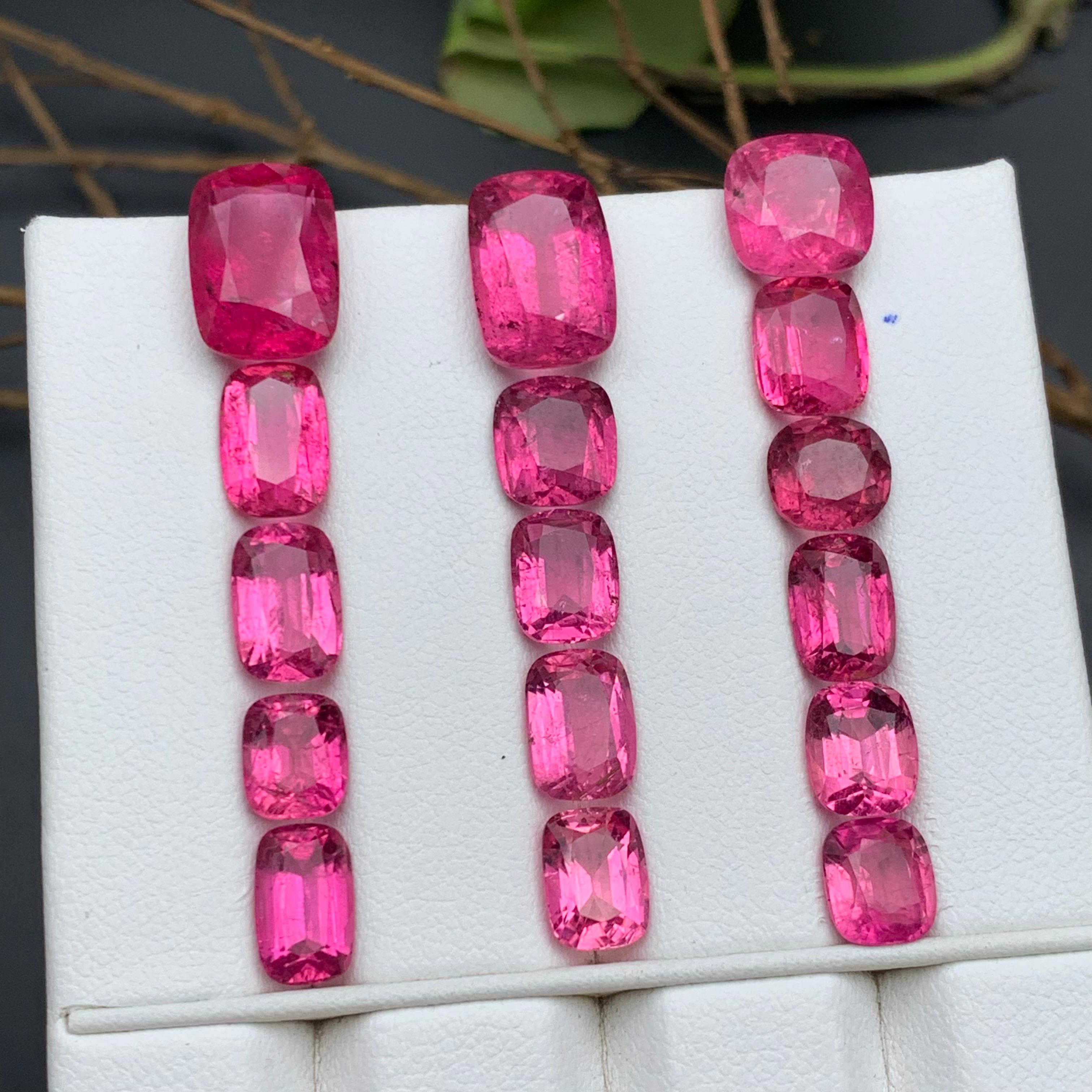Gemme sciolte di tormalina rubellite naturale rosa vivo, lotto 34,70 carati per gioielli In condizioni Nuovo in vendita a Peshawar, PK