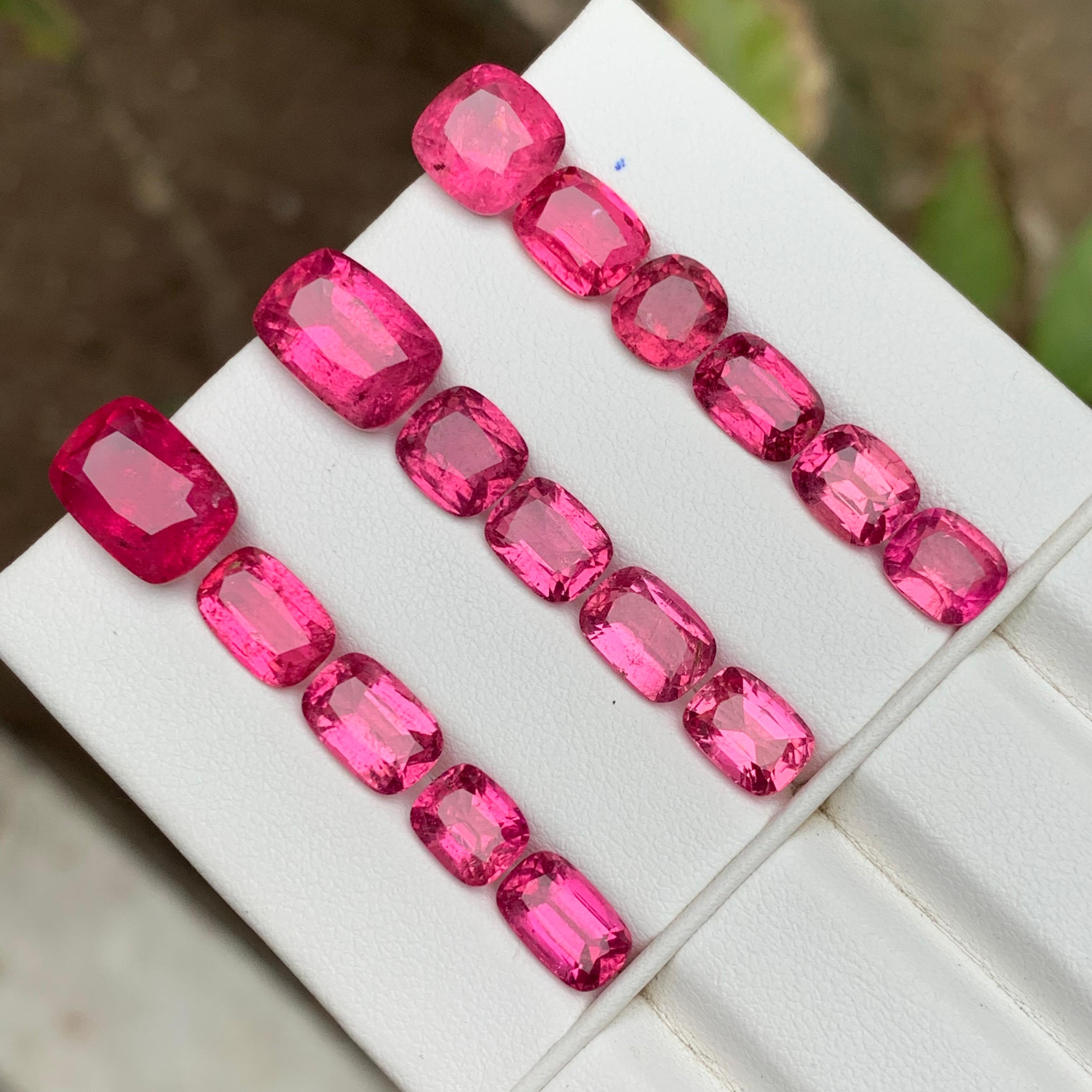 da uomo o donna Gemme sciolte di tormalina rubellite naturale rosa vivo, lotto 34,70 carati per gioielli in vendita
