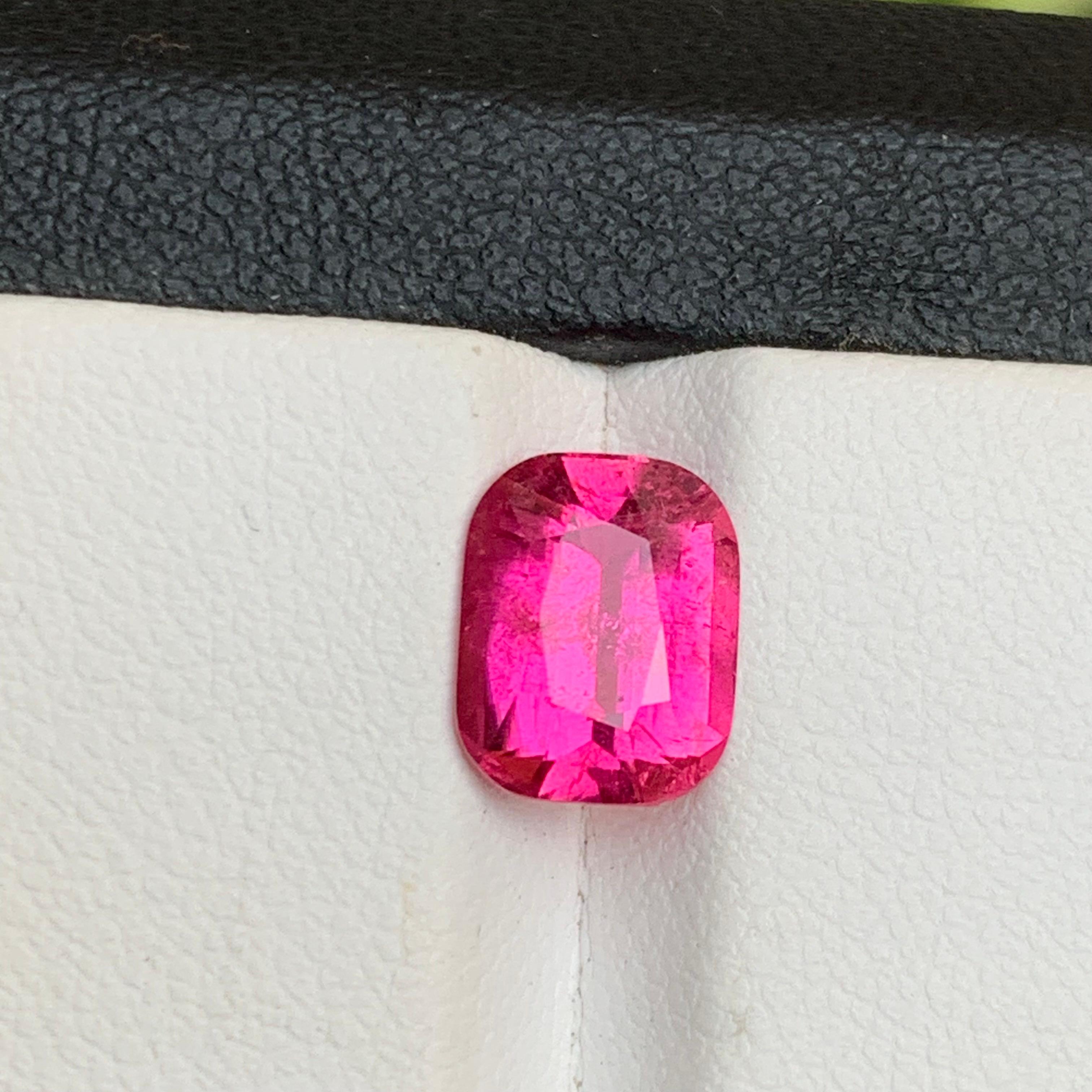 Anello con tormalina rubellite naturale rosa vivo, gemma sfusa da 2,30 carati con taglio a cuscino in vendita 6