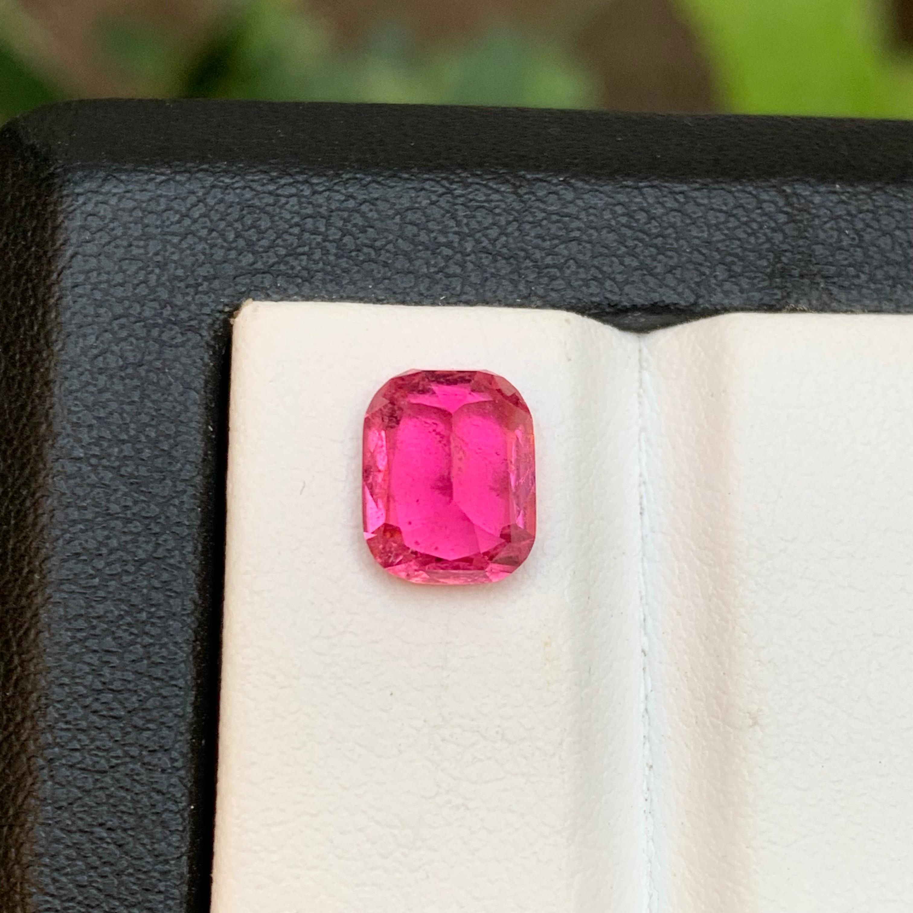 da uomo o donna Anello con tormalina rubellite naturale rosa vivo, gemma sfusa da 2,30 carati con taglio a cuscino in vendita