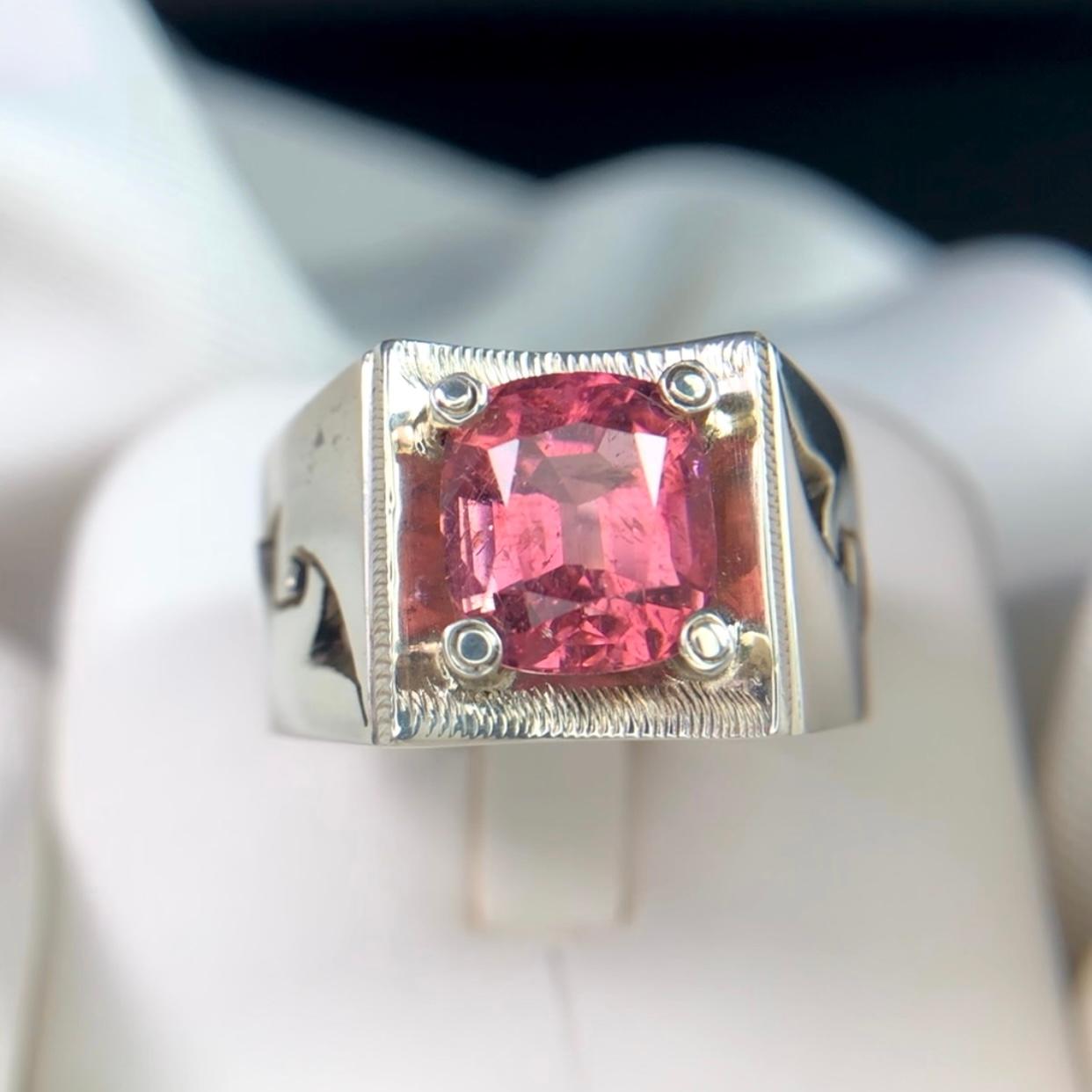 Vivid Pink Natural Tourmaline Gemstone Silver Ring Handmade Cushion Cut-Size 10 en vente 5