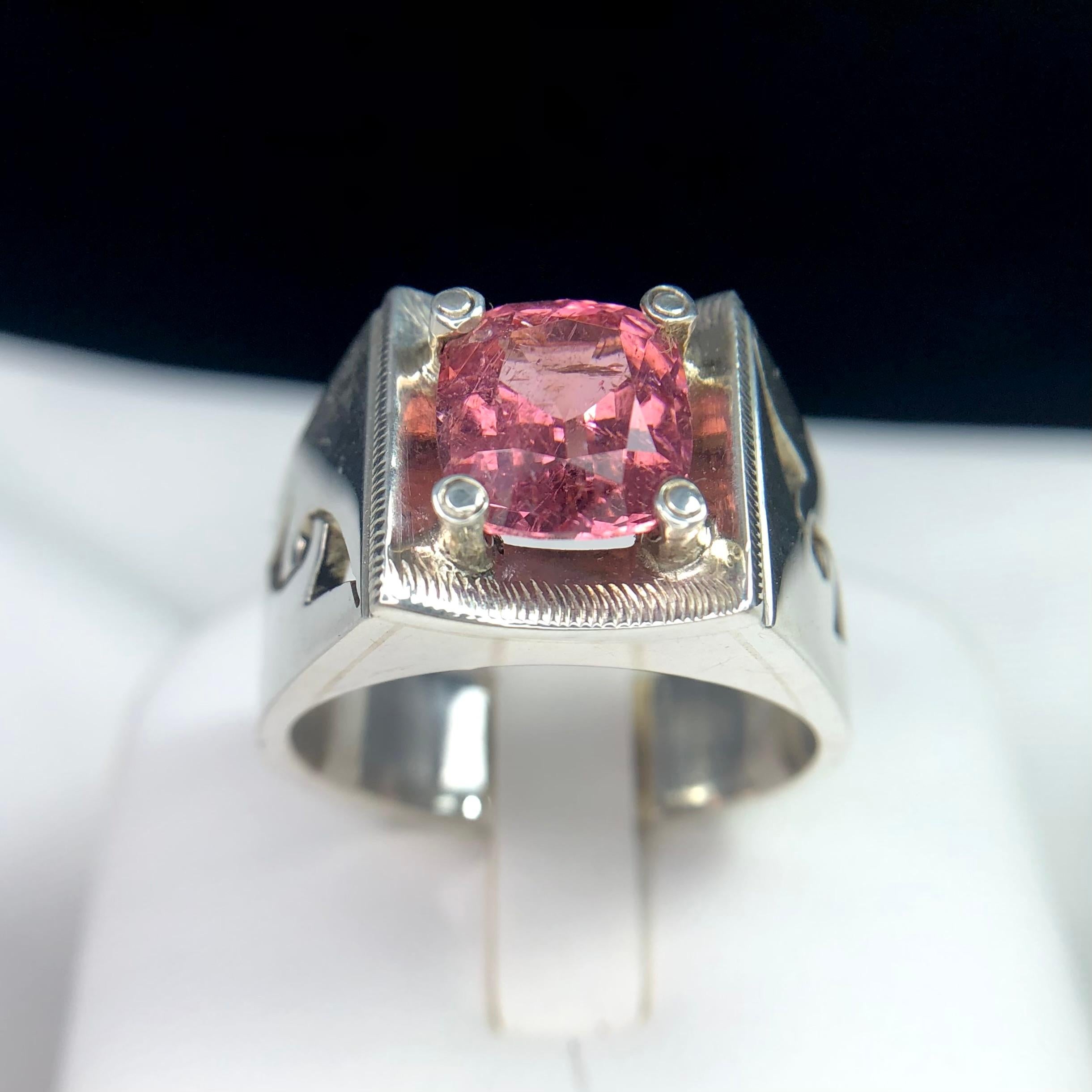 Contemporain Vivid Pink Natural Tourmaline Gemstone Silver Ring Handmade Cushion Cut-Size 10 en vente