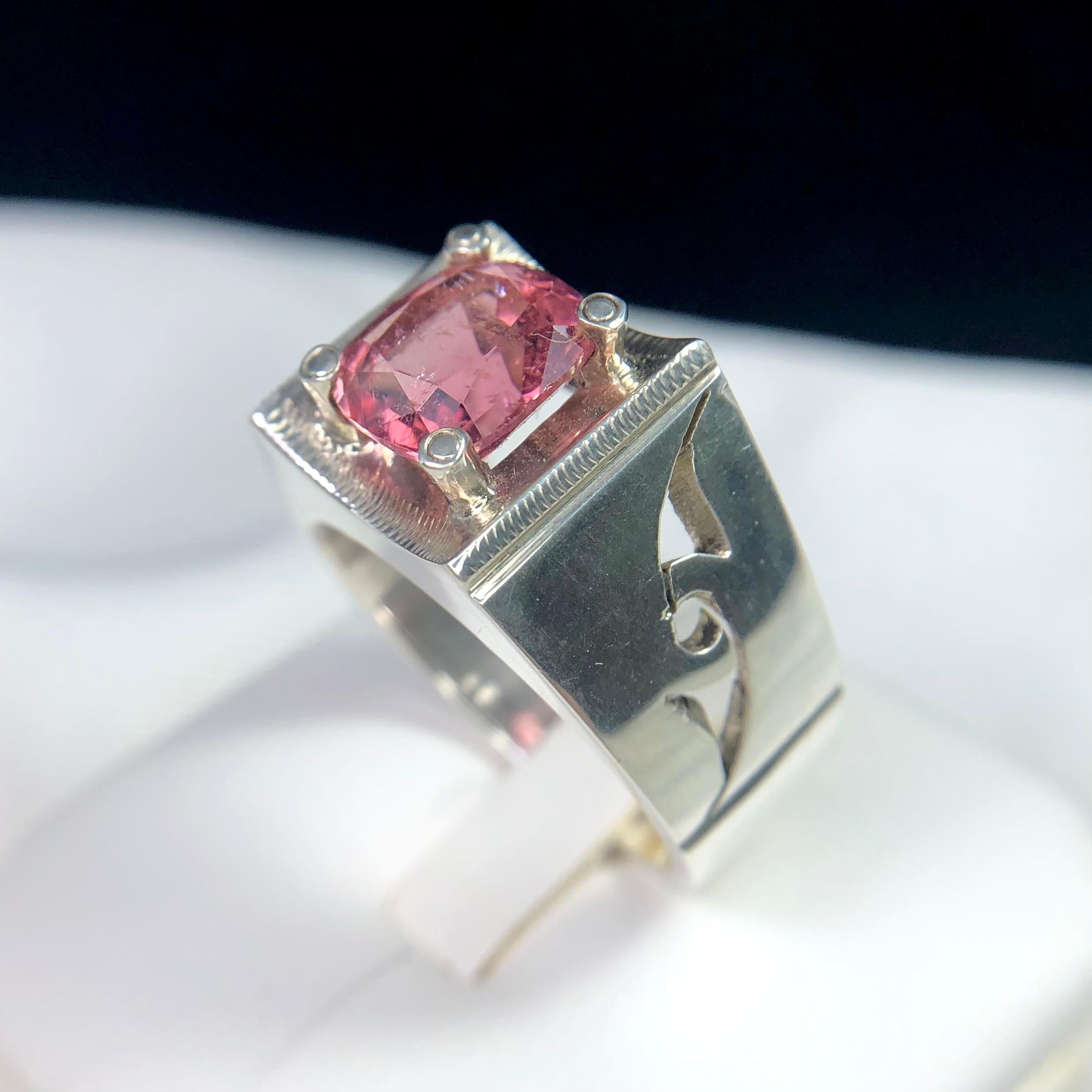 Vivid Pink Natural Tourmaline Gemstone Silver Ring Handmade Cushion Cut-Size 10 en vente 2