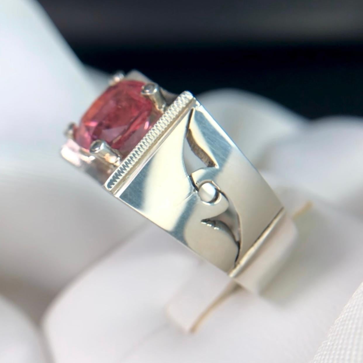 Vivid Pink Natural Tourmaline Gemstone Silver Ring Handmade Cushion Cut-Size 10 en vente 3