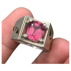 Anello d
argento con gemma di tormalina naturale rosa vivo fatto a mano con taglio a cuscino, misura 10