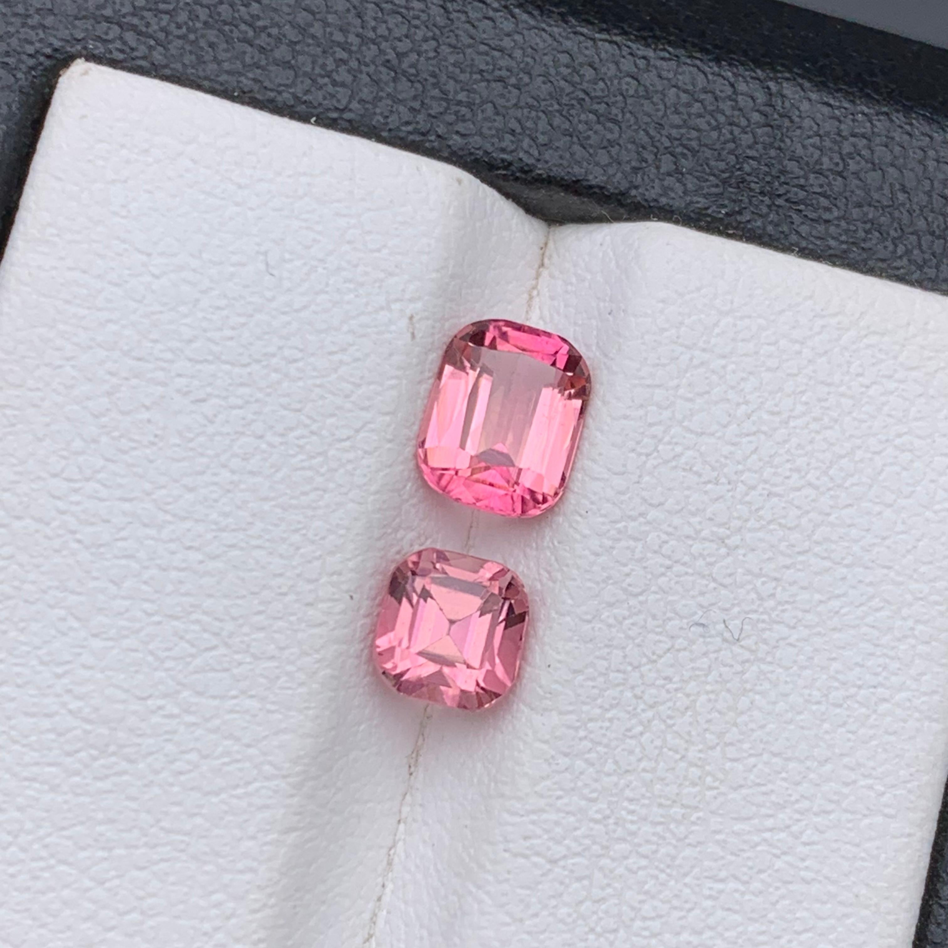 Vivid Pink Natural Turmalin Lose Edelsteine für Ring, oder jede andere Schmuck-Fassung-Kissen-Schliff aus Kunar Afghanistan!!!

💎 EDELSTEINART: Turmalin
⚖️ GEWICHT: 1,90 Karat
🪚 FORM & SCHNITT: Kissenschliff
📏 GRÖSSE (MM): 
1,35 Karat (7,08 x