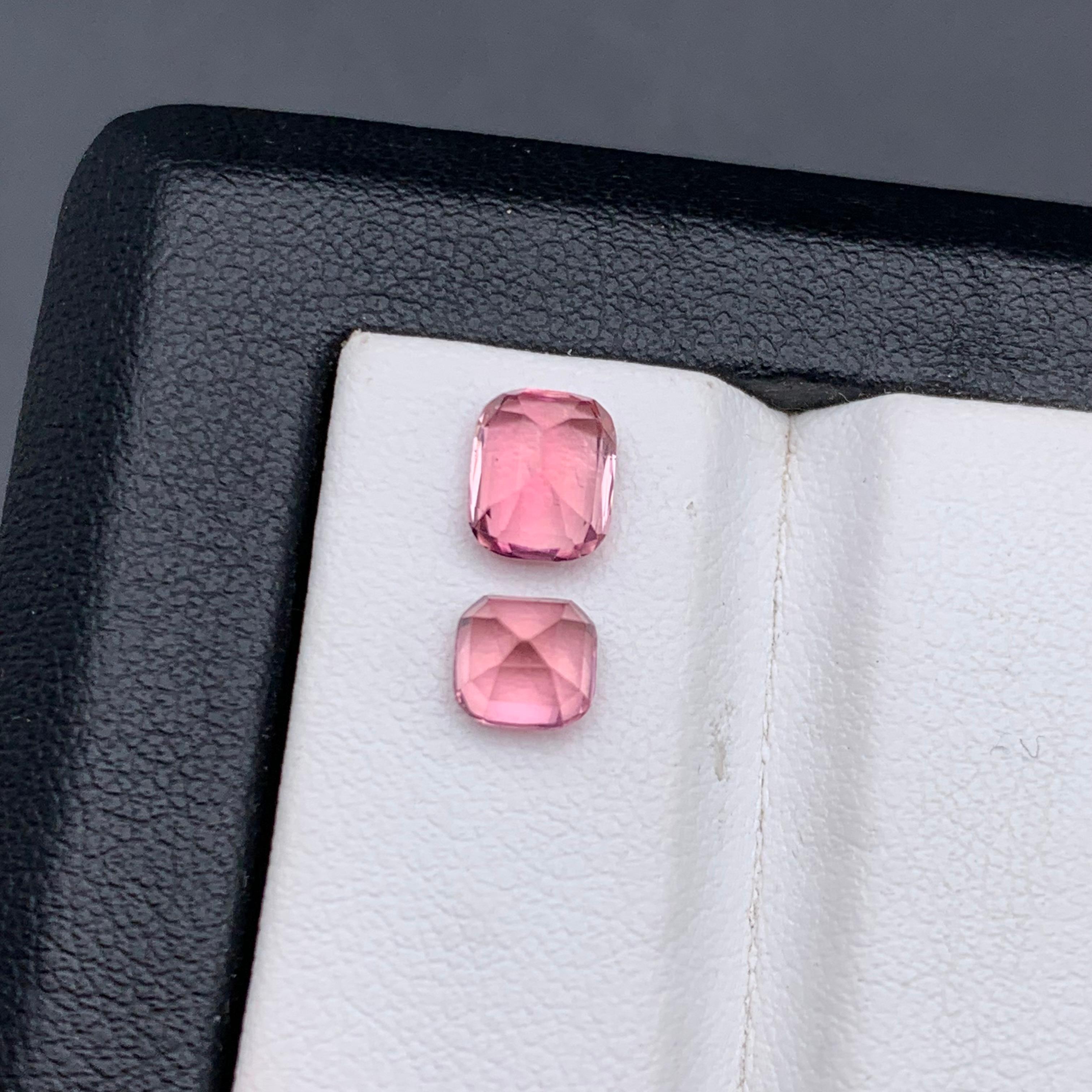 Vivid Pink Natürlicher Turmalin Ring, Ohrringe Lose Edelsteine 1.90 Ct Cushion Cut im Zustand „Neu“ im Angebot in Peshawar, PK