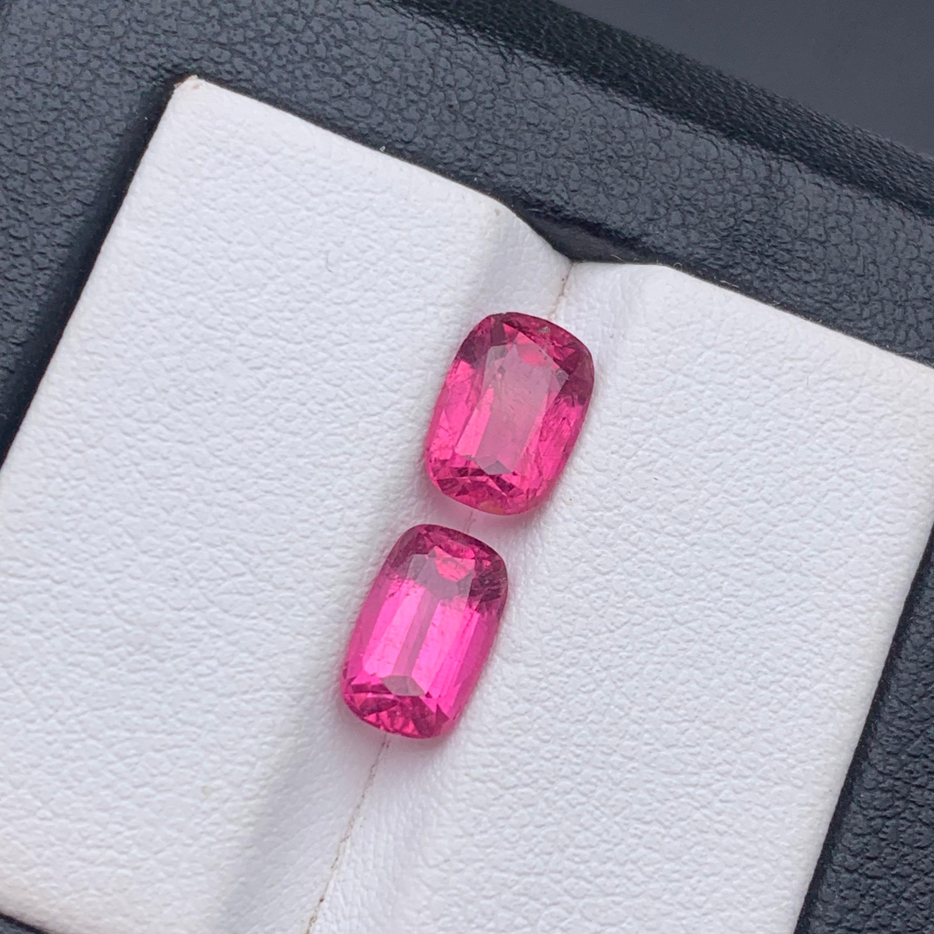 Vivid Pink Natürlicher Turmalin Ring, Ohrringe Lose Edelsteine 3.30 Ct Cushion Cut im Zustand „Neu“ im Angebot in Peshawar, PK