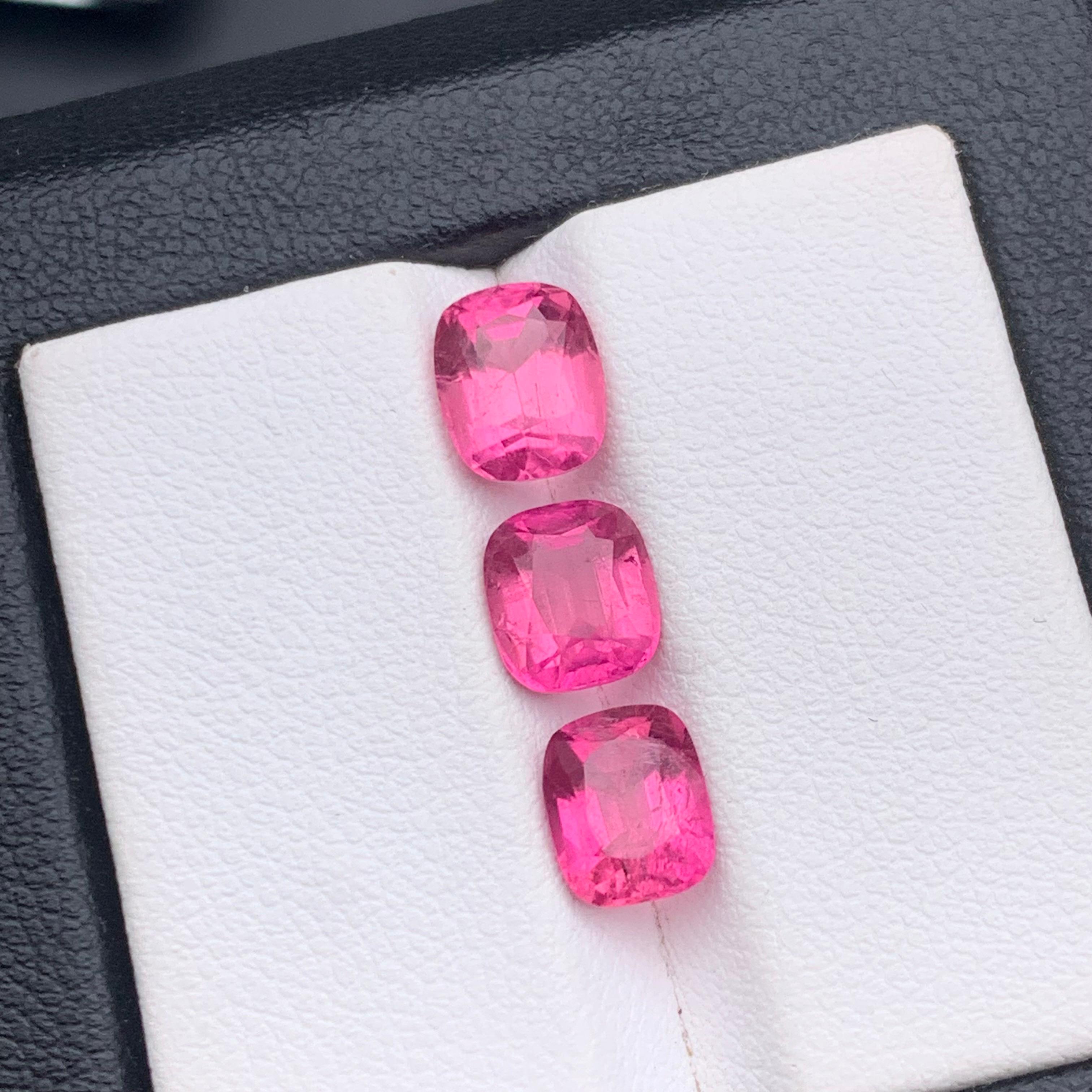 Taille coussin Vivid Pink Natural Tourmaline Ring, Earrings Loose Gemstones 4.40 Ct Cushion Cut en vente