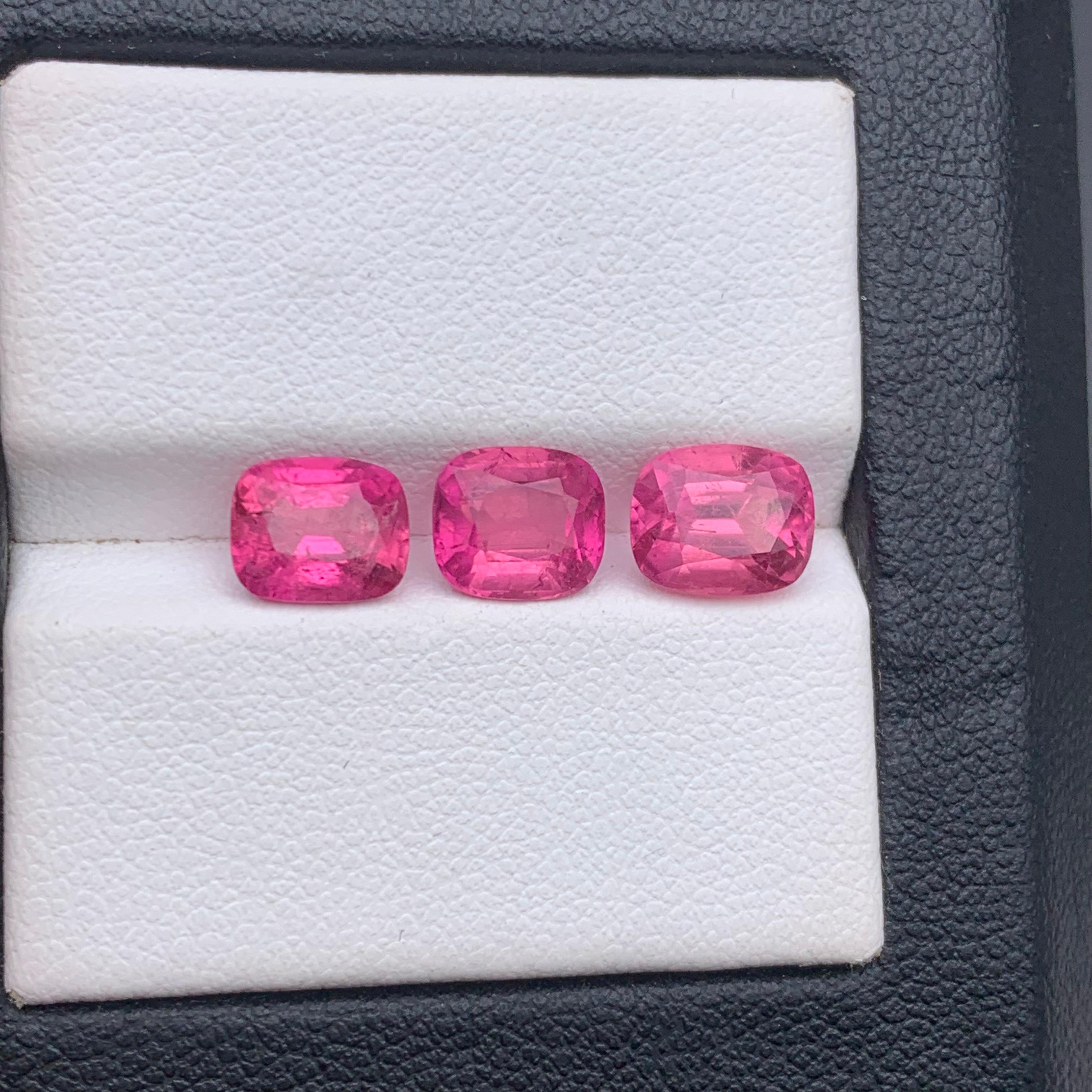 Vivid Pink Natural Tourmaline Ring, Earrings Loose Gemstones 4.40 Ct Cushion Cut Unisexe en vente