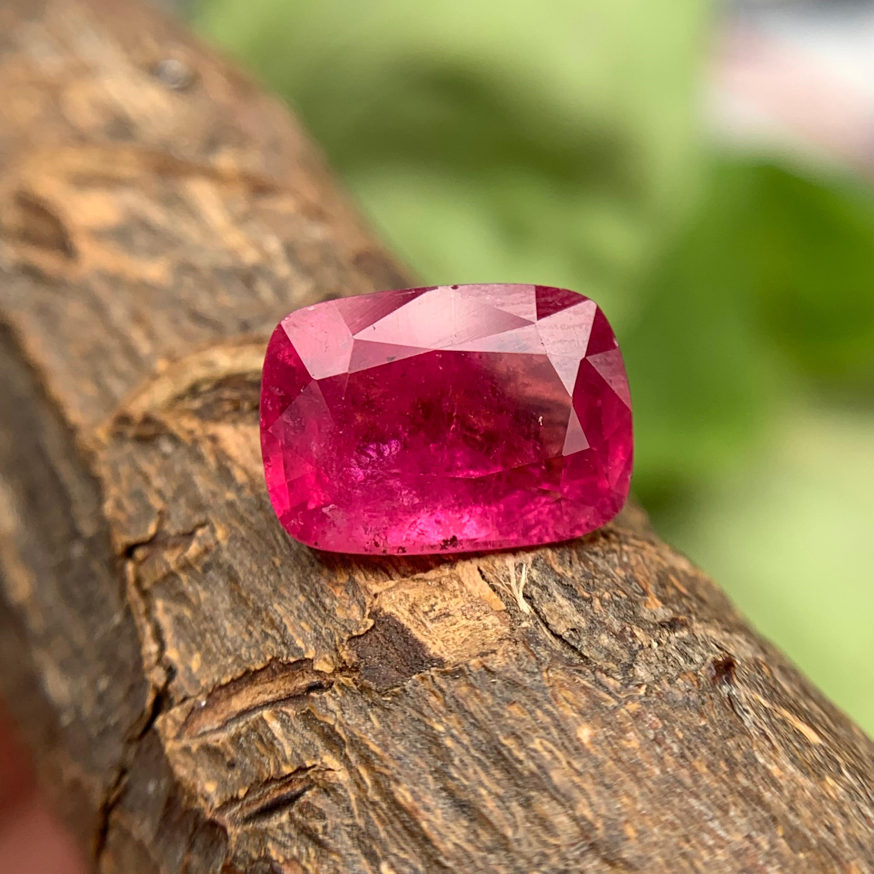 Vivid Pink Natural Tourmaline Ring, Earrings Loose Gemstones 4.95 Ct Cushion Cut In New Condition For Sale In Peshawar, PK