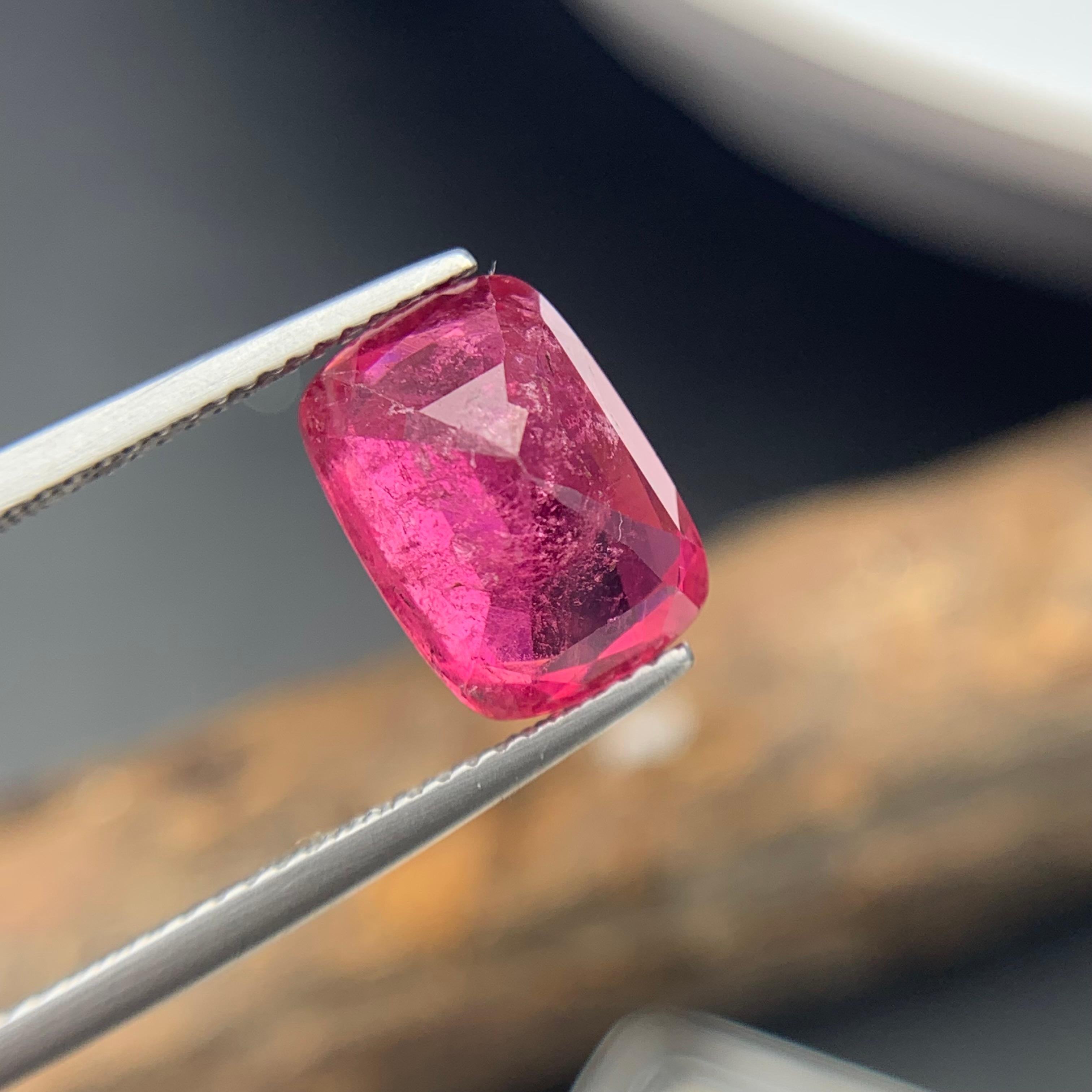 Vivid Pink Natural Tourmaline Ring, Earrings Loose Gemstones 4.95 Ct Cushion Cut For Sale 1