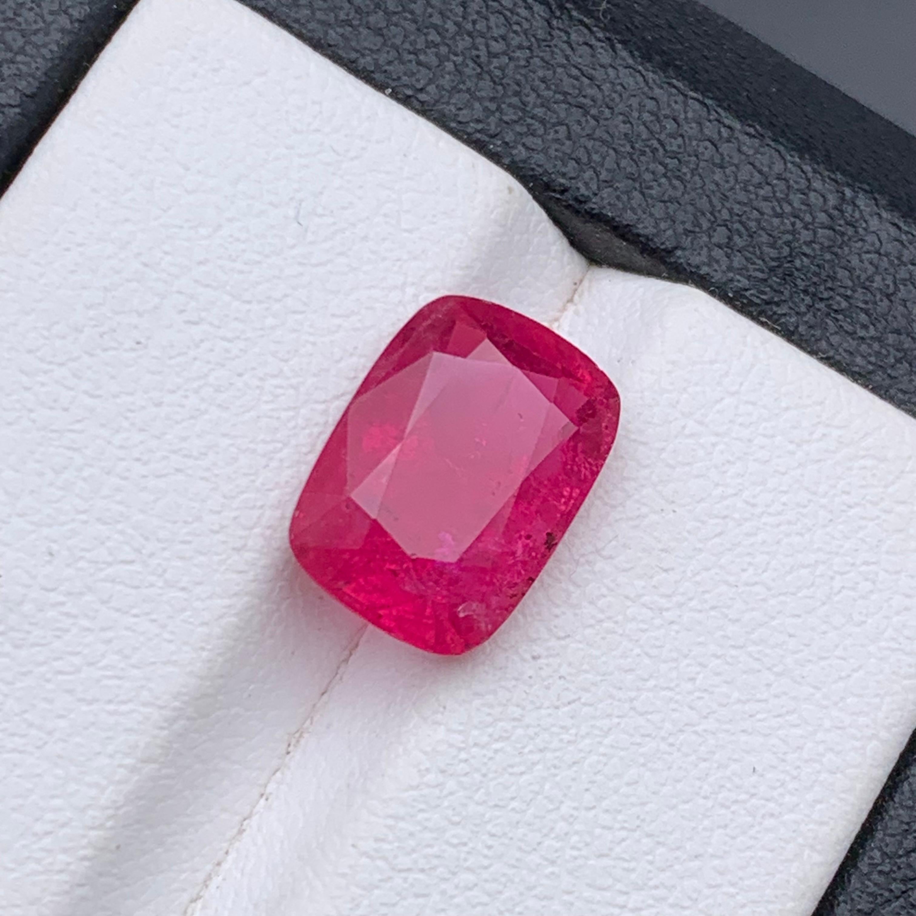 Vivid Pink Natural Tourmaline Ring, Earrings Loose Gemstones 4.95 Ct Cushion Cut For Sale 3