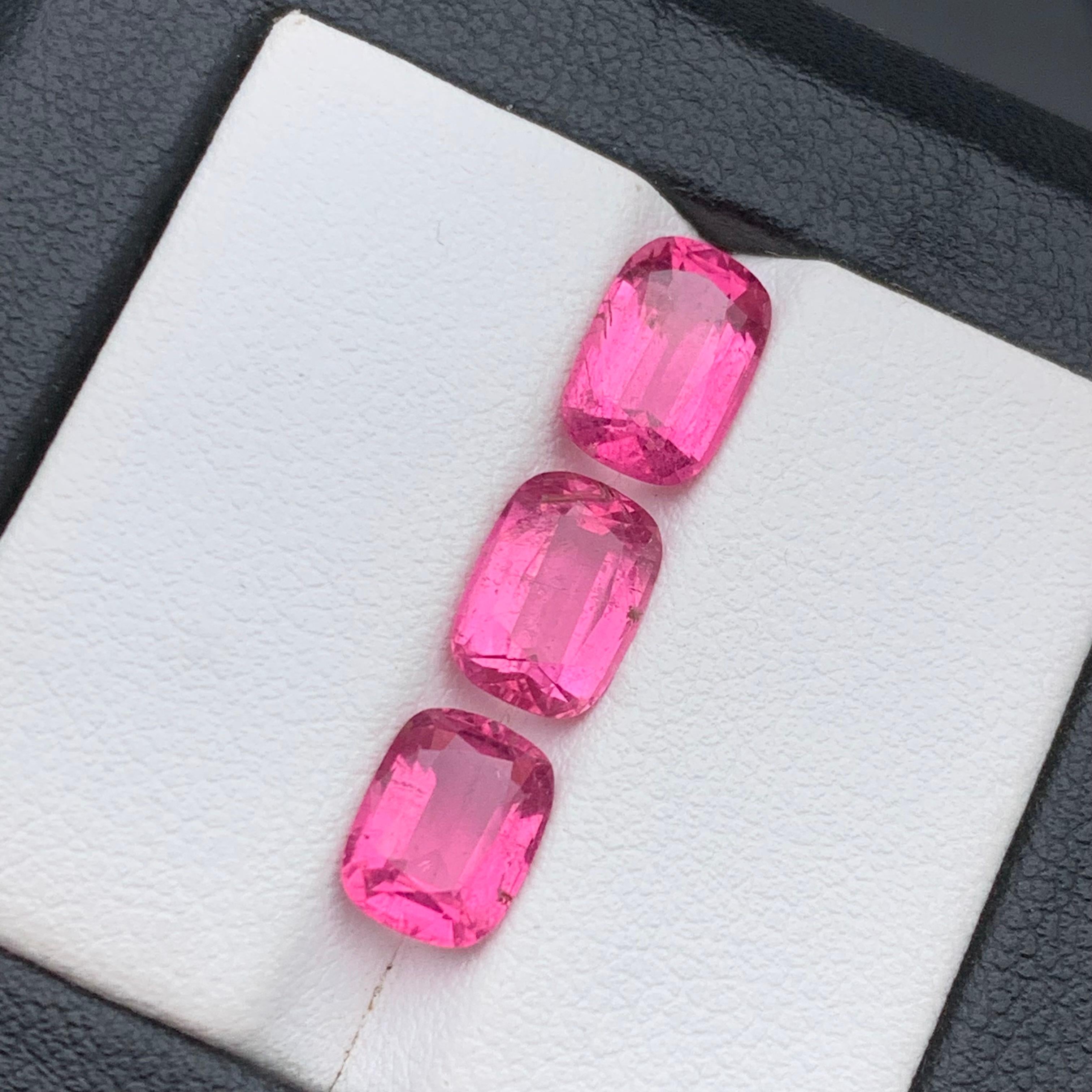 Vivid Pink Natural Tourmaline Ring, Earrings Loose Gemstones 5.05 Ct Cushion Cut In New Condition For Sale In Peshawar, PK