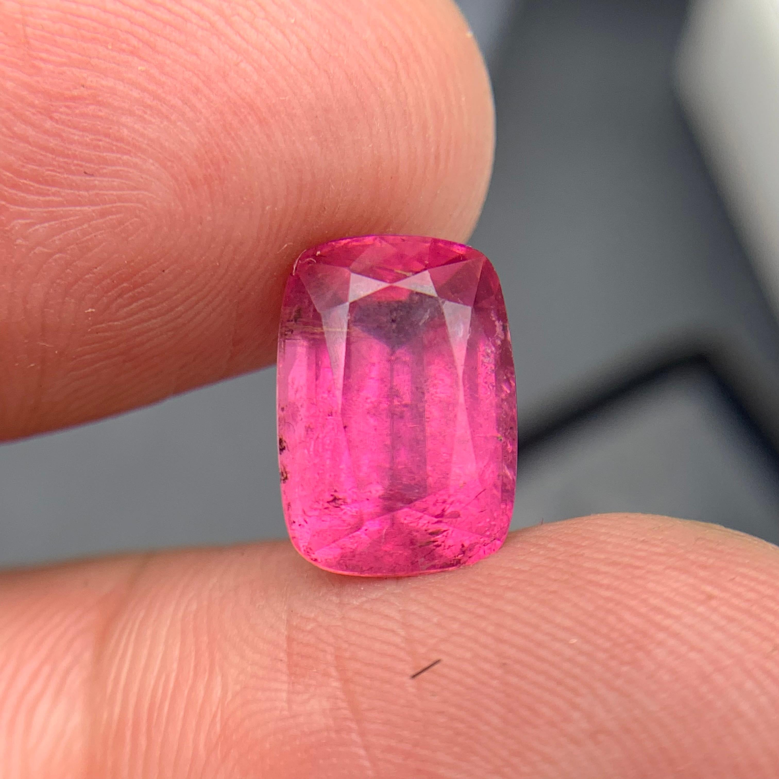 Vivid Pink Natural Tourmaline Ring, Earrings Loose Gemstones 5.20 Ct Cushion Cut In New Condition For Sale In Peshawar, PK