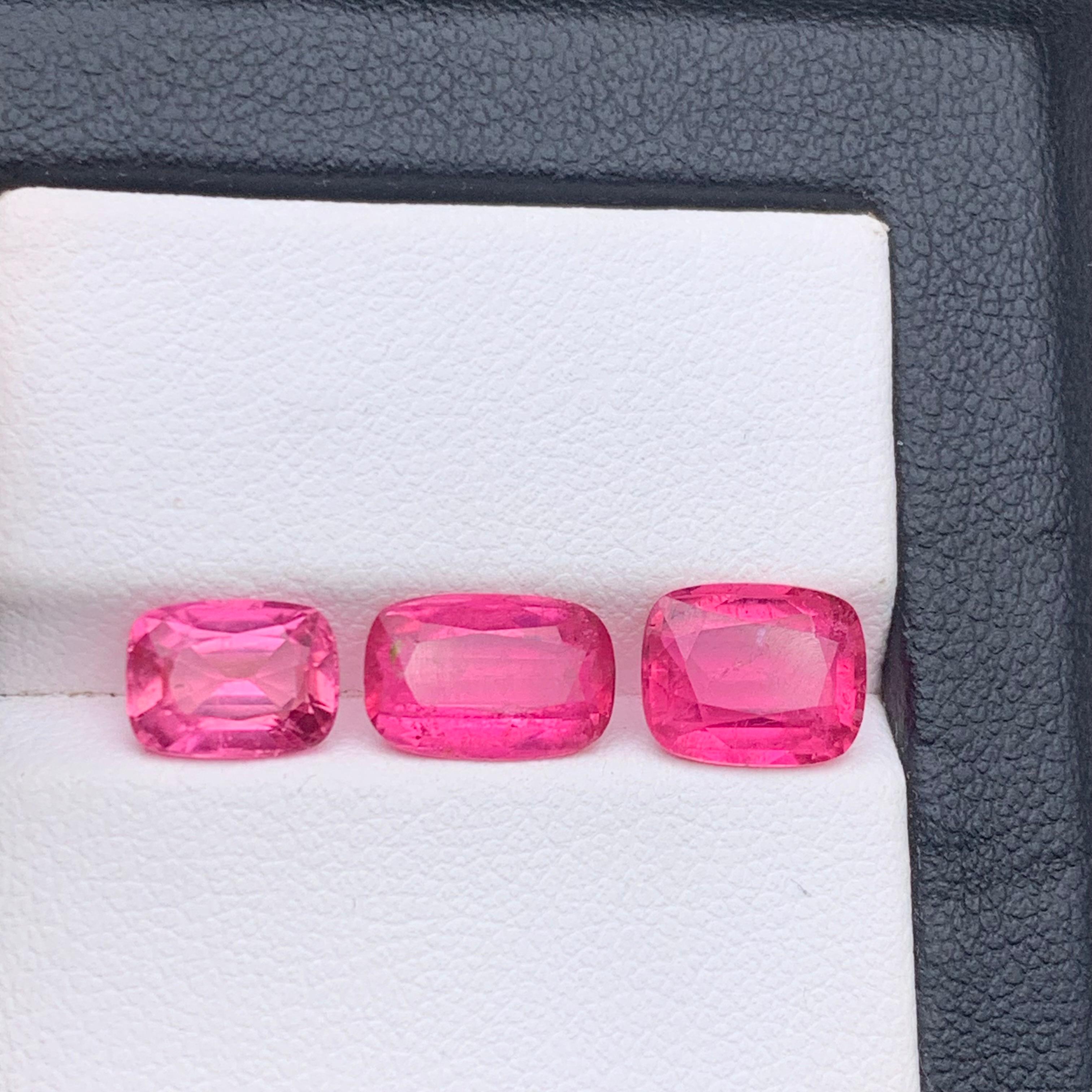 Taille coussin Vivid Pink Natural Tourmaline Ring, Earrings Loose Gemstones 5.30 Ct Cushion Cut en vente