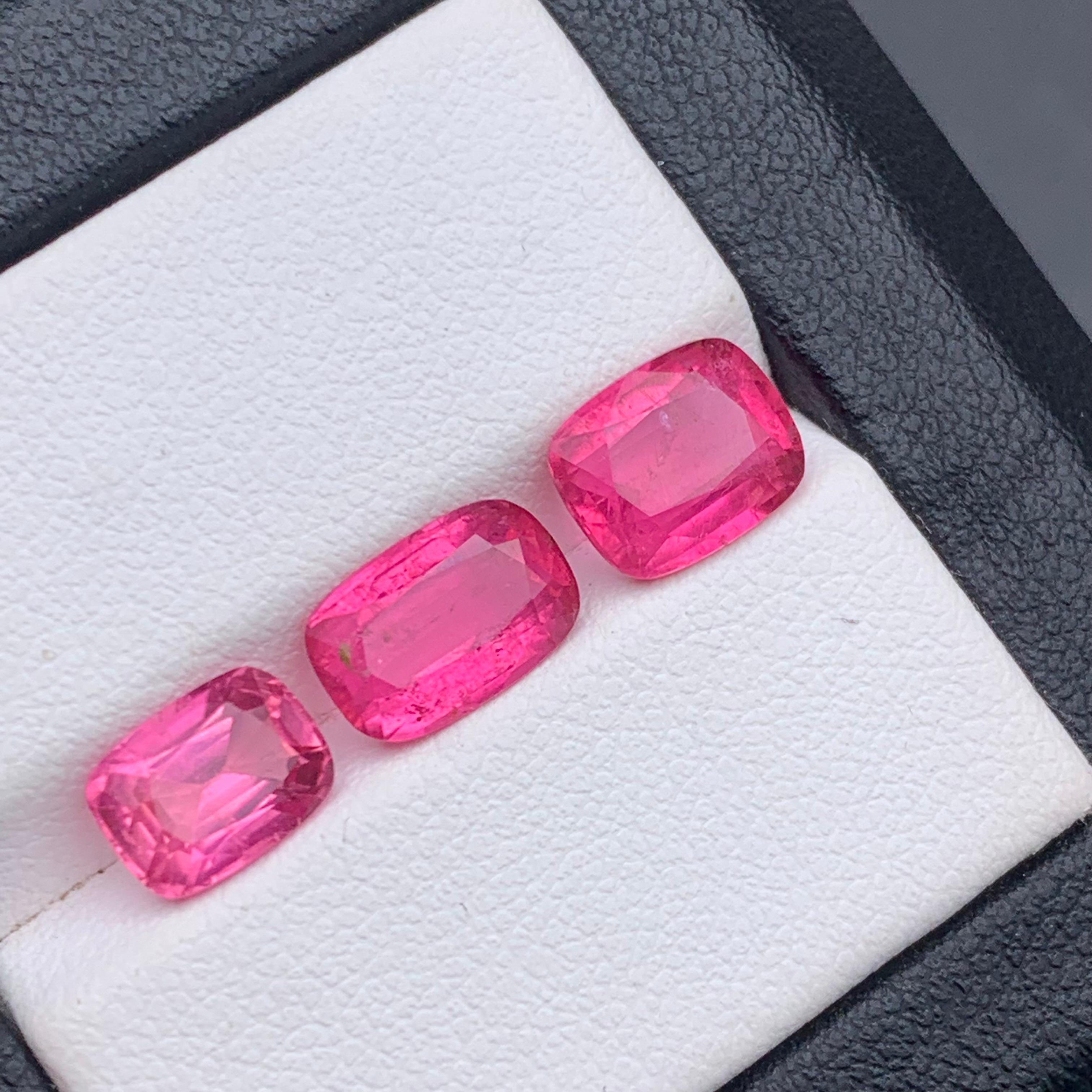 Vivid Pink Natural Tourmaline Ring, Earrings Loose Gemstones 5.30 Ct Cushion Cut Neuf - En vente à Peshawar, PK